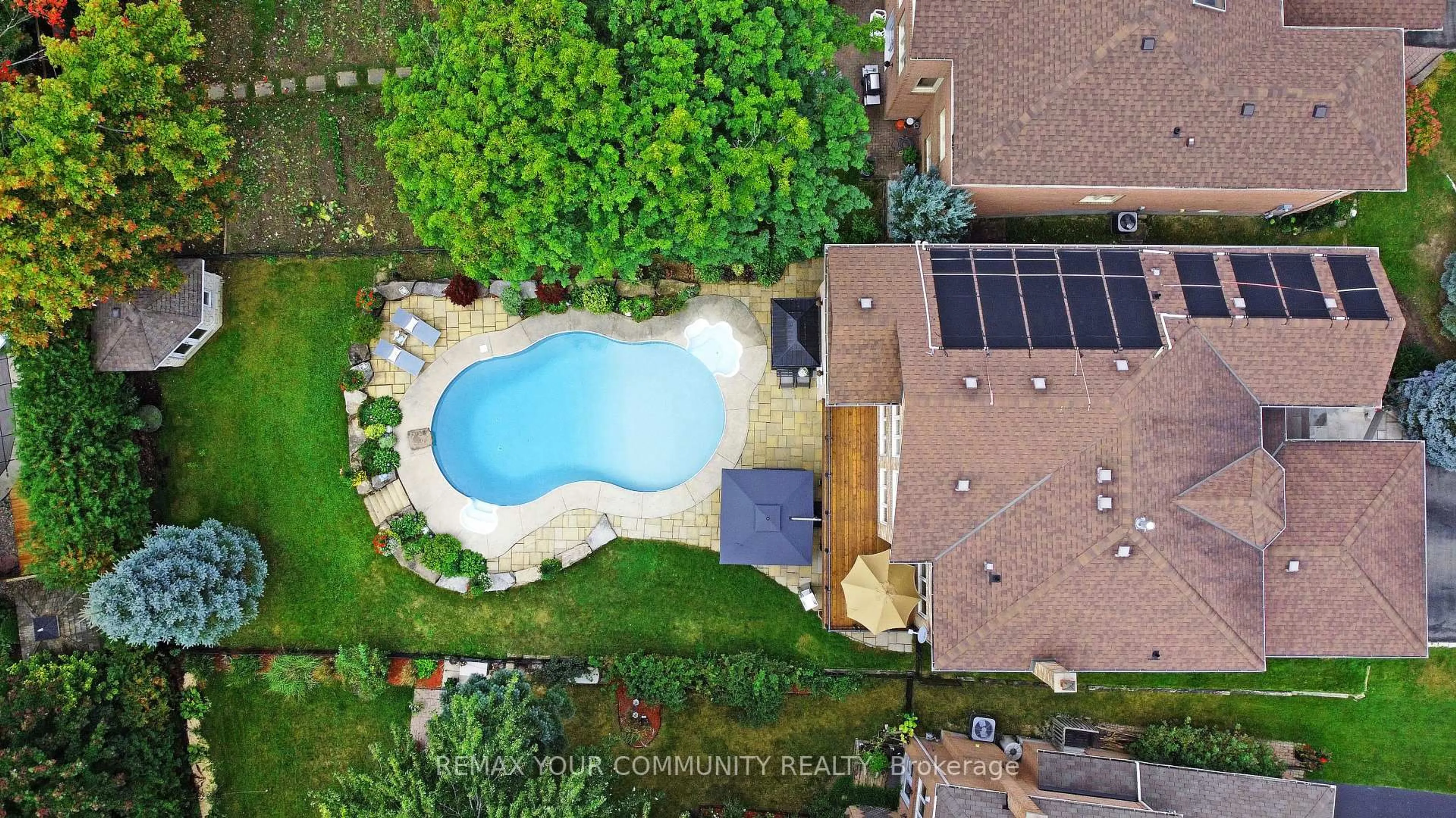 A pic from outside/outdoor area/front of a property/back of a property/a pic from drone, water/lake/river/ocean view for 331 Kennedy St, Aurora Ontario L4G 6L7