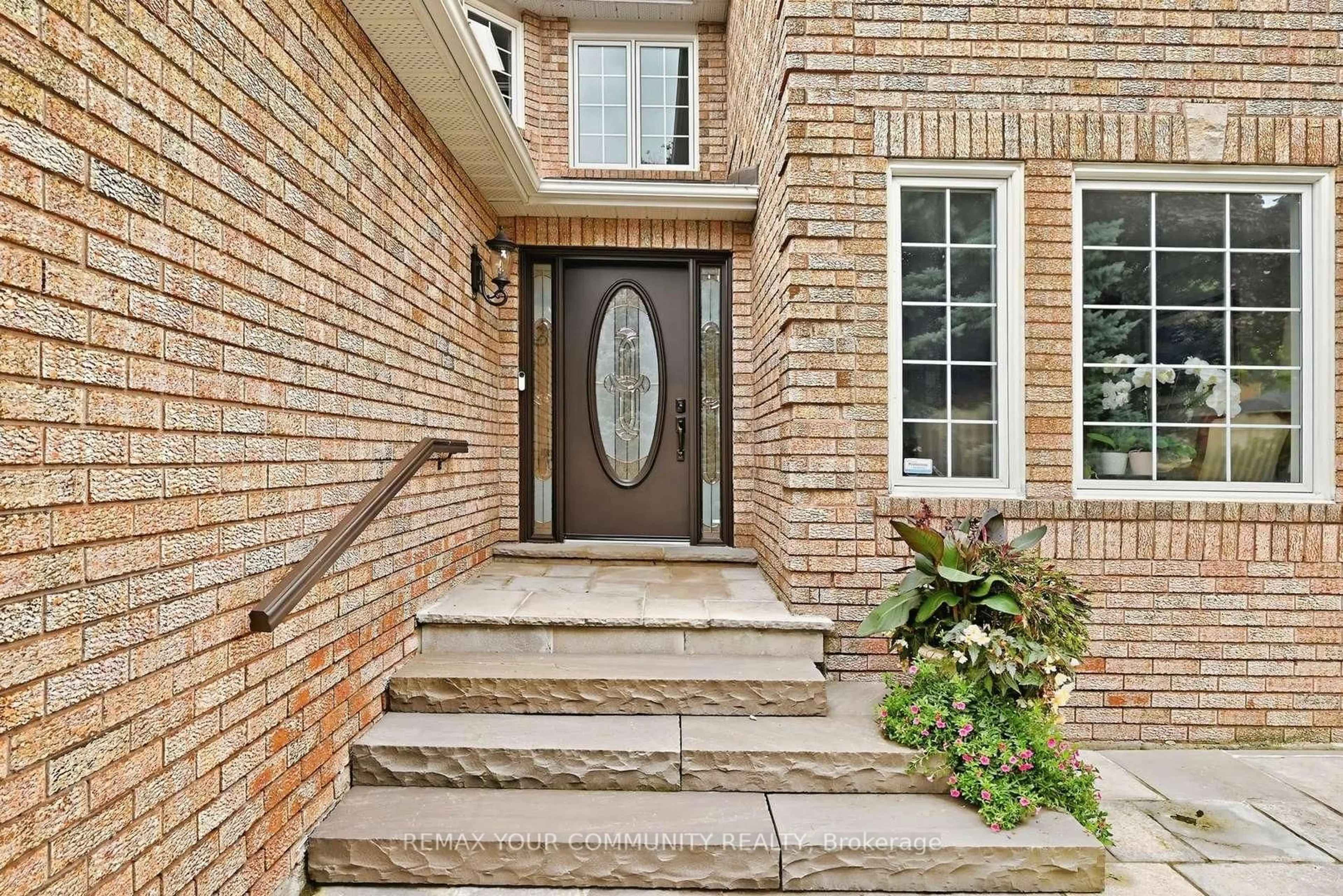 Home with brick exterior material, street for 331 Kennedy St, Aurora Ontario L4G 6L7