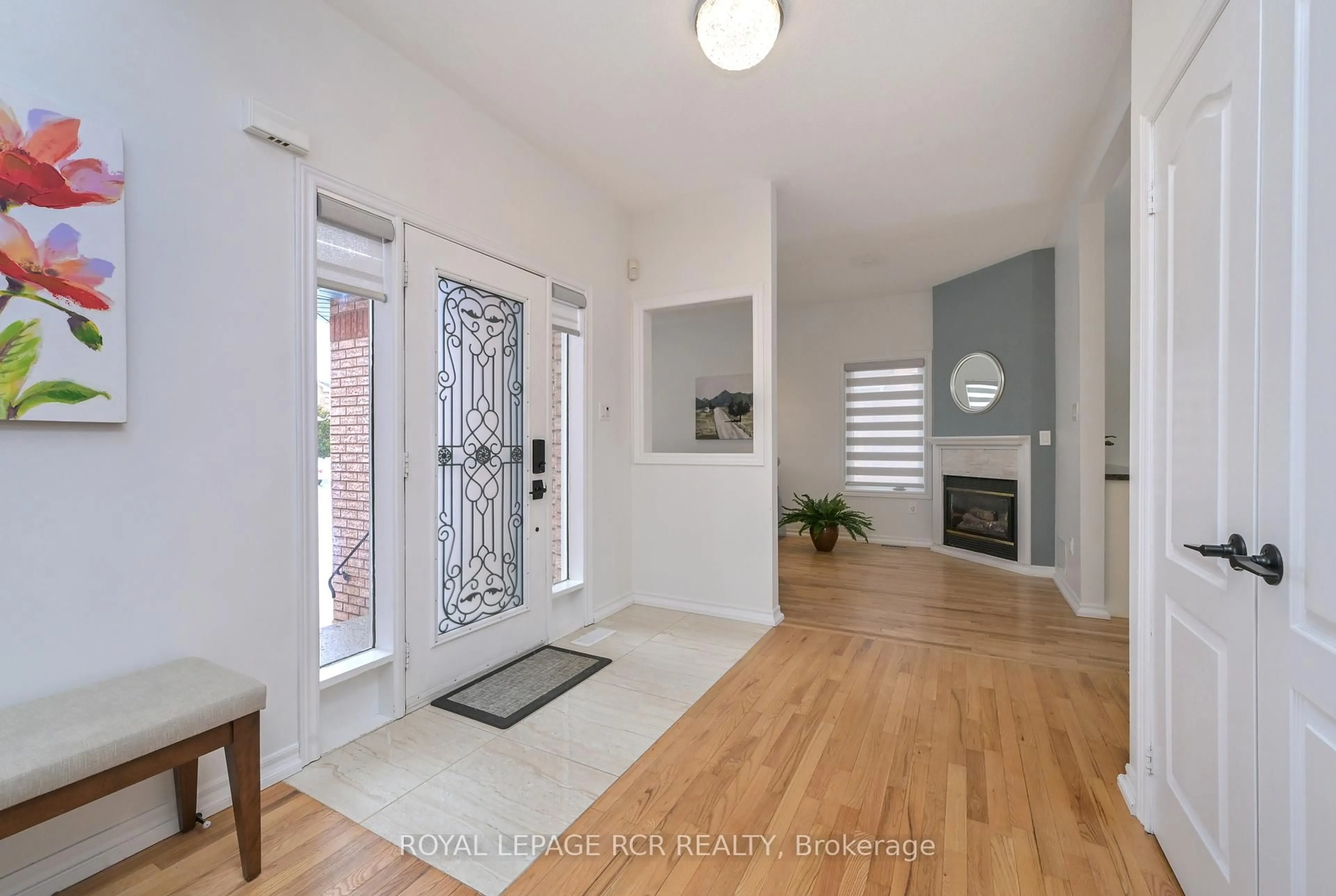 Indoor entryway for 29 Depeuter Cres, Bradford West Gwillimbury Ontario L3Z 3A3