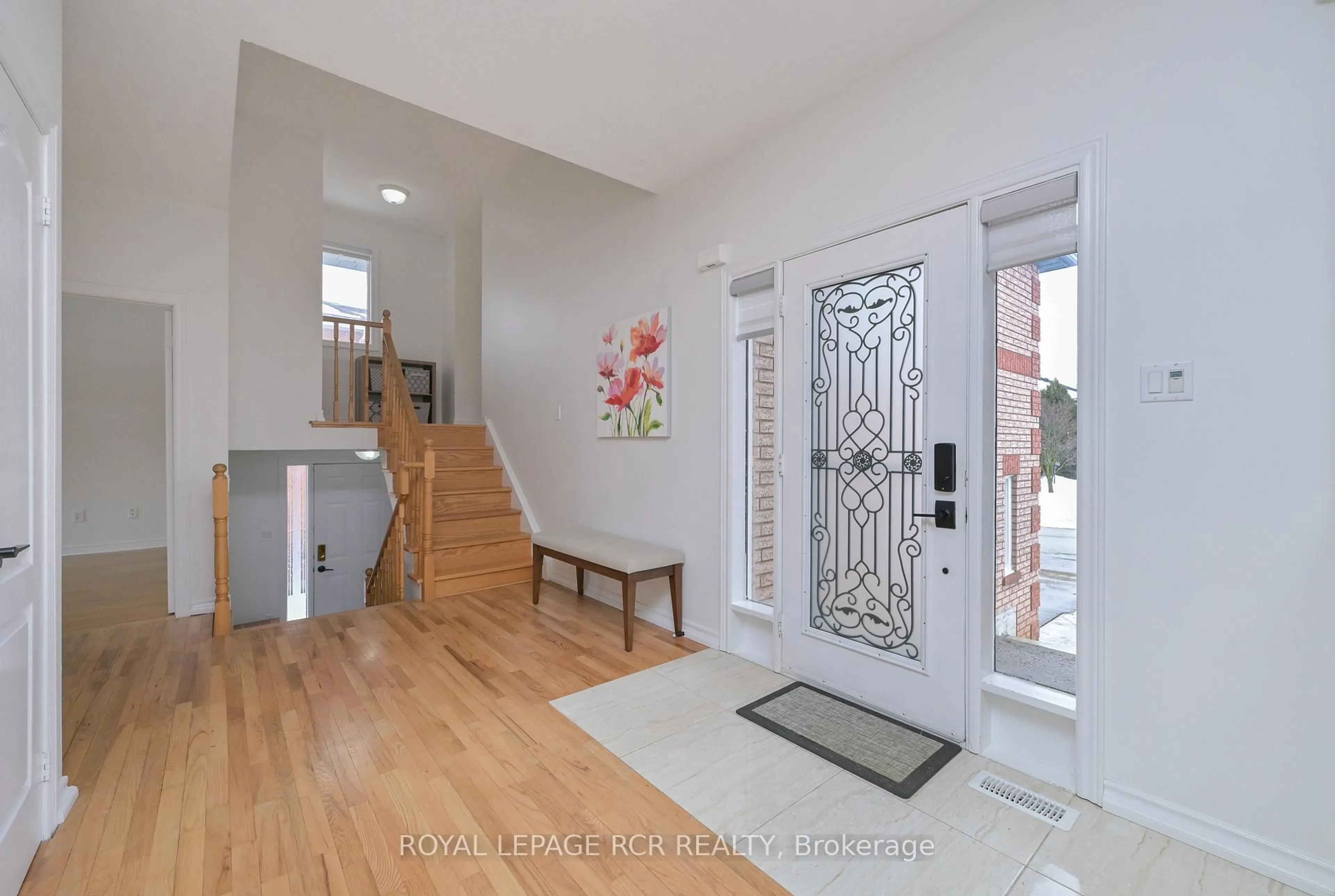 Indoor entryway for 29 Depeuter Cres, Bradford West Gwillimbury Ontario L3Z 3A3