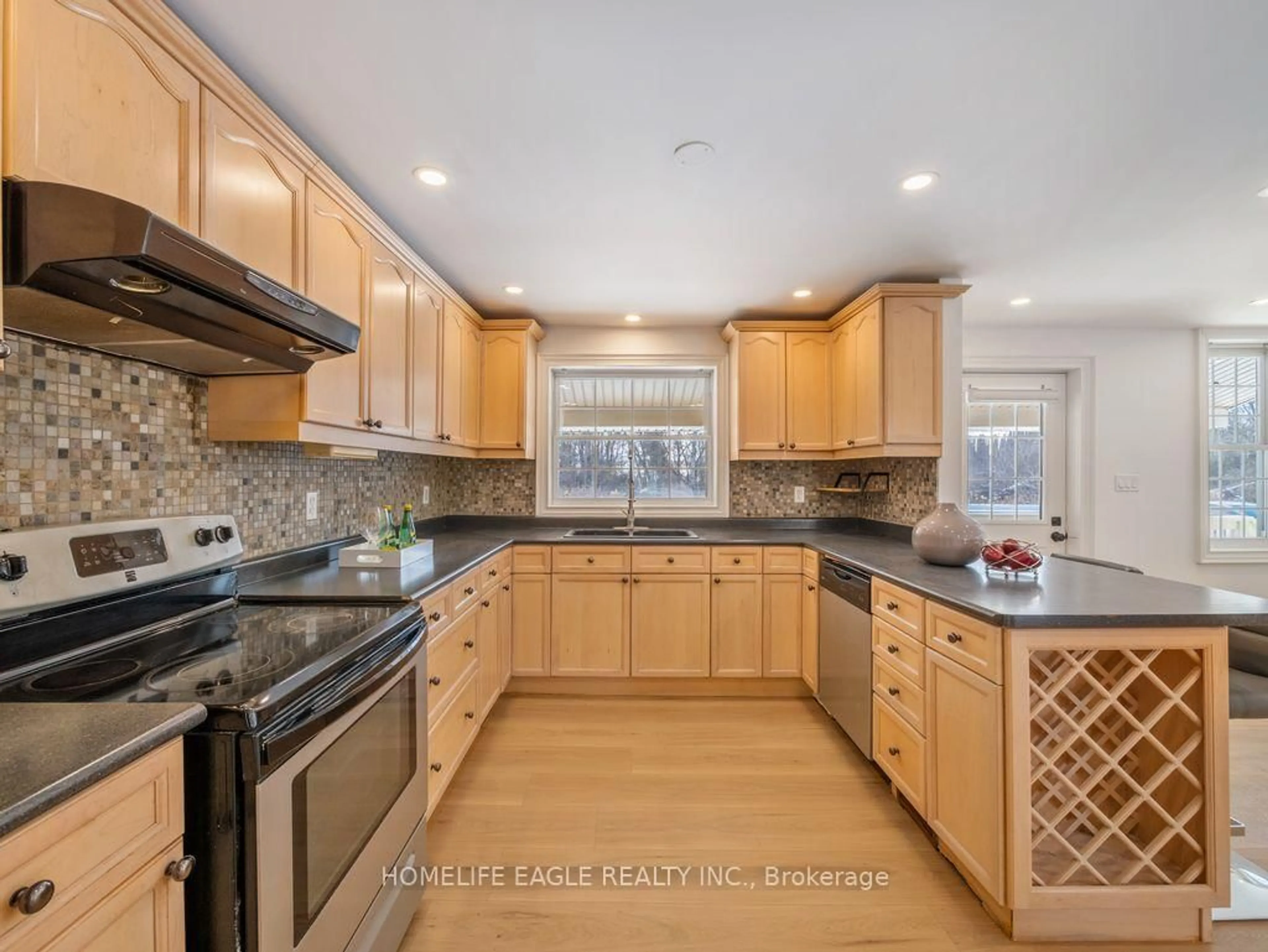 Open concept kitchen, ceramic/tile floor for 4566 Lloydtown-Aurora Rd, King Ontario L7B 0E3