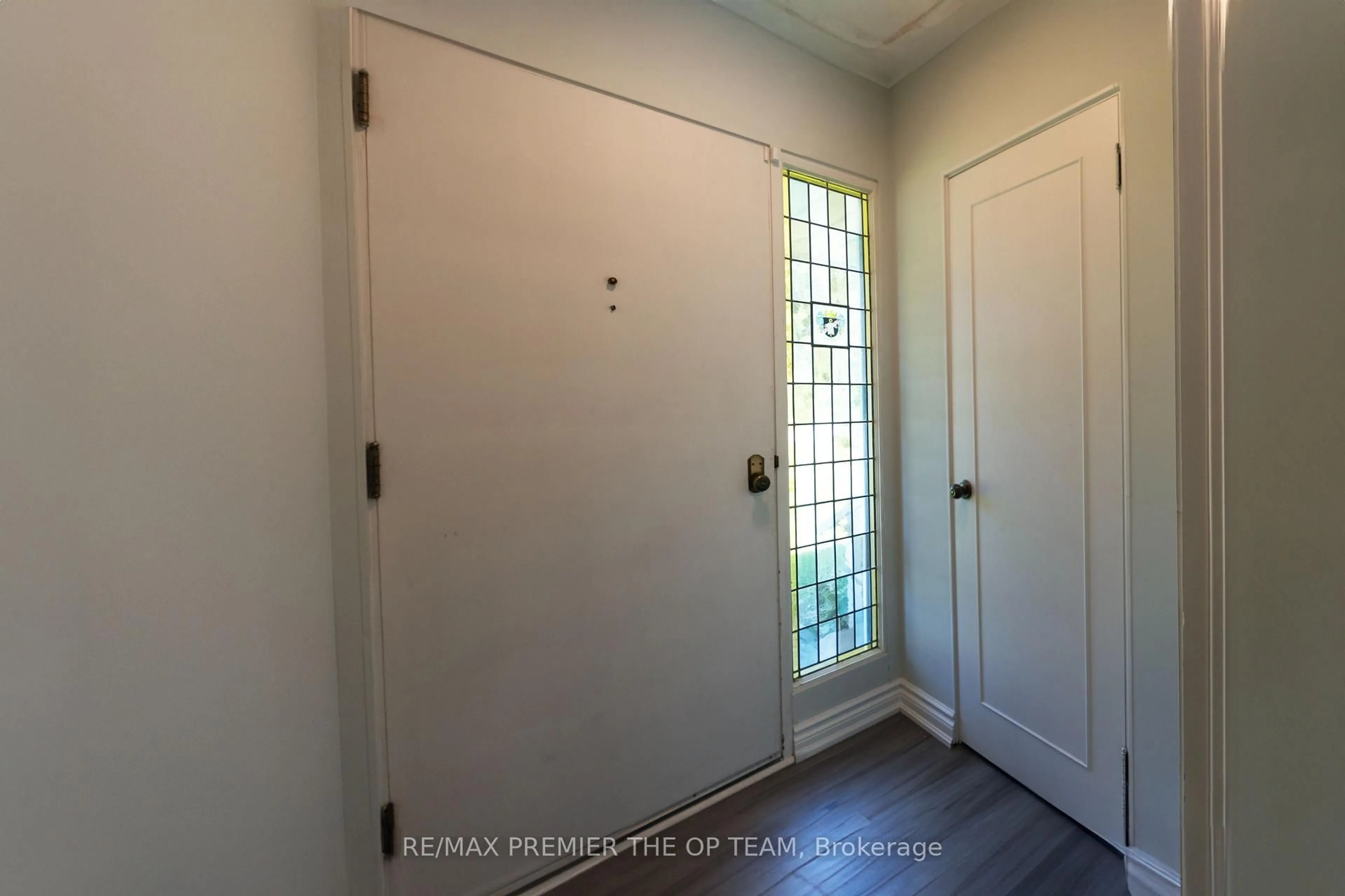 Indoor entryway for 37 John St, King Ontario L7B 1J6