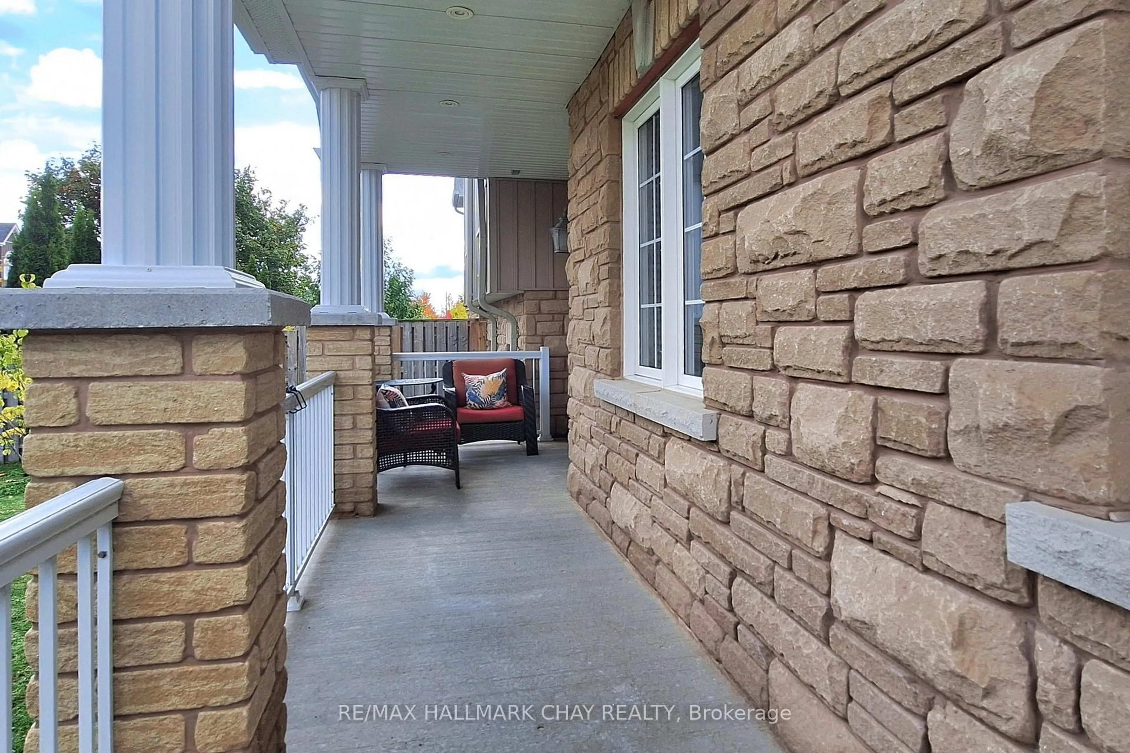 Patio, street for 1069 Booth Ave, Innisfil Ontario L9S 4X2