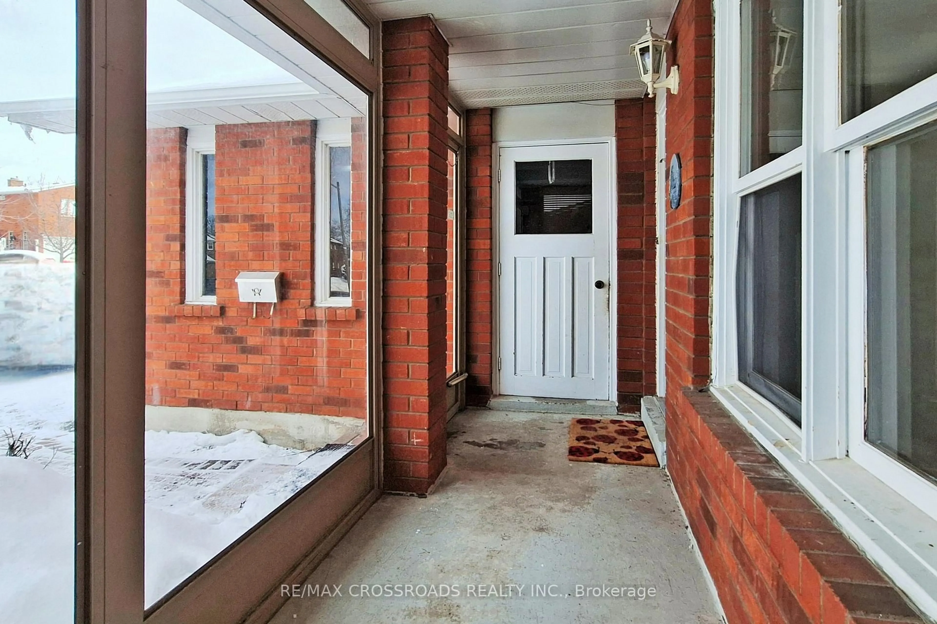 Indoor entryway for 50 Marchwood Cres, Richmond Hill Ontario L4C 8M4