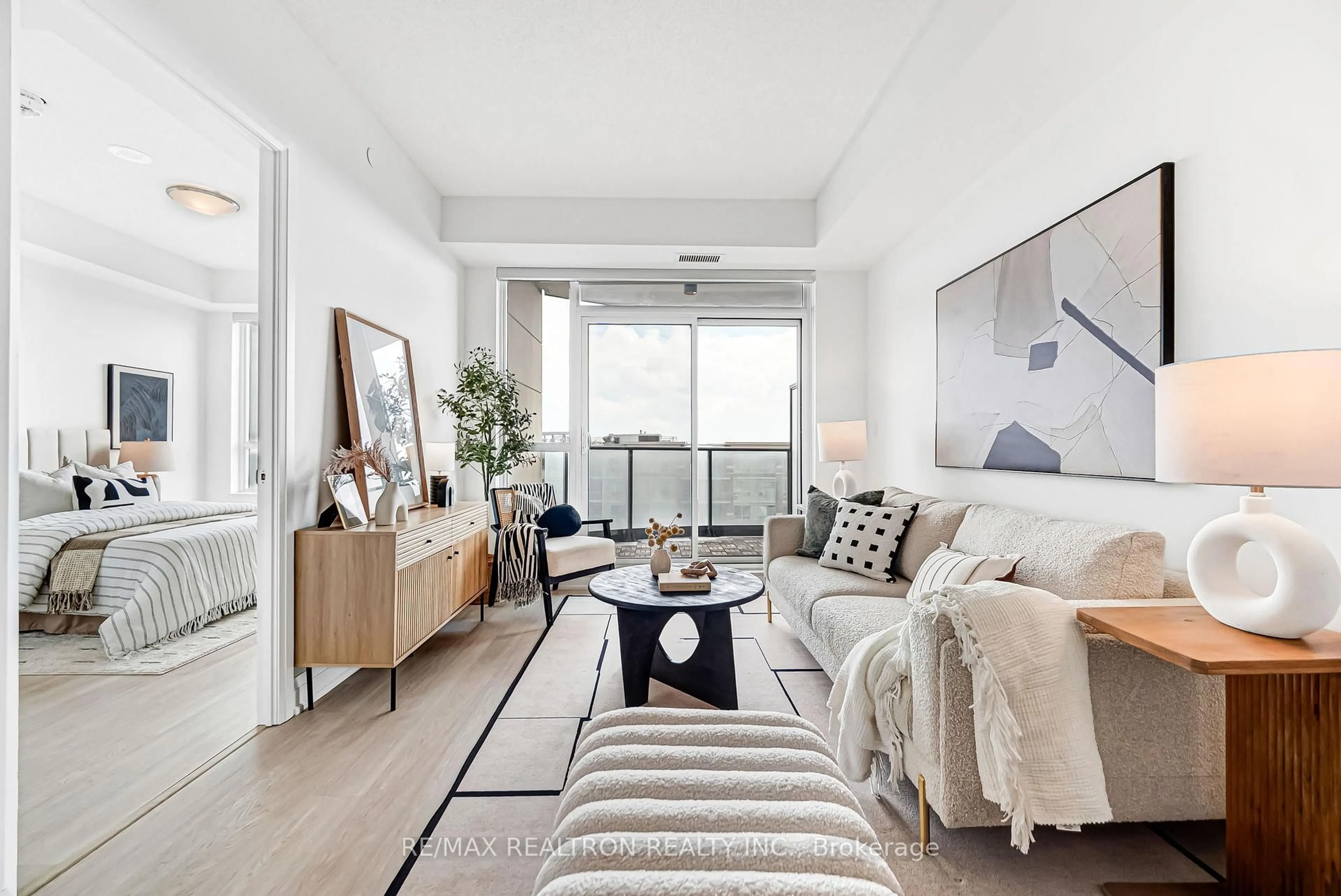 Living room with furniture, unknown for 398 Hwy 7 #1207, Richmond Hill Ontario L4B 0G6