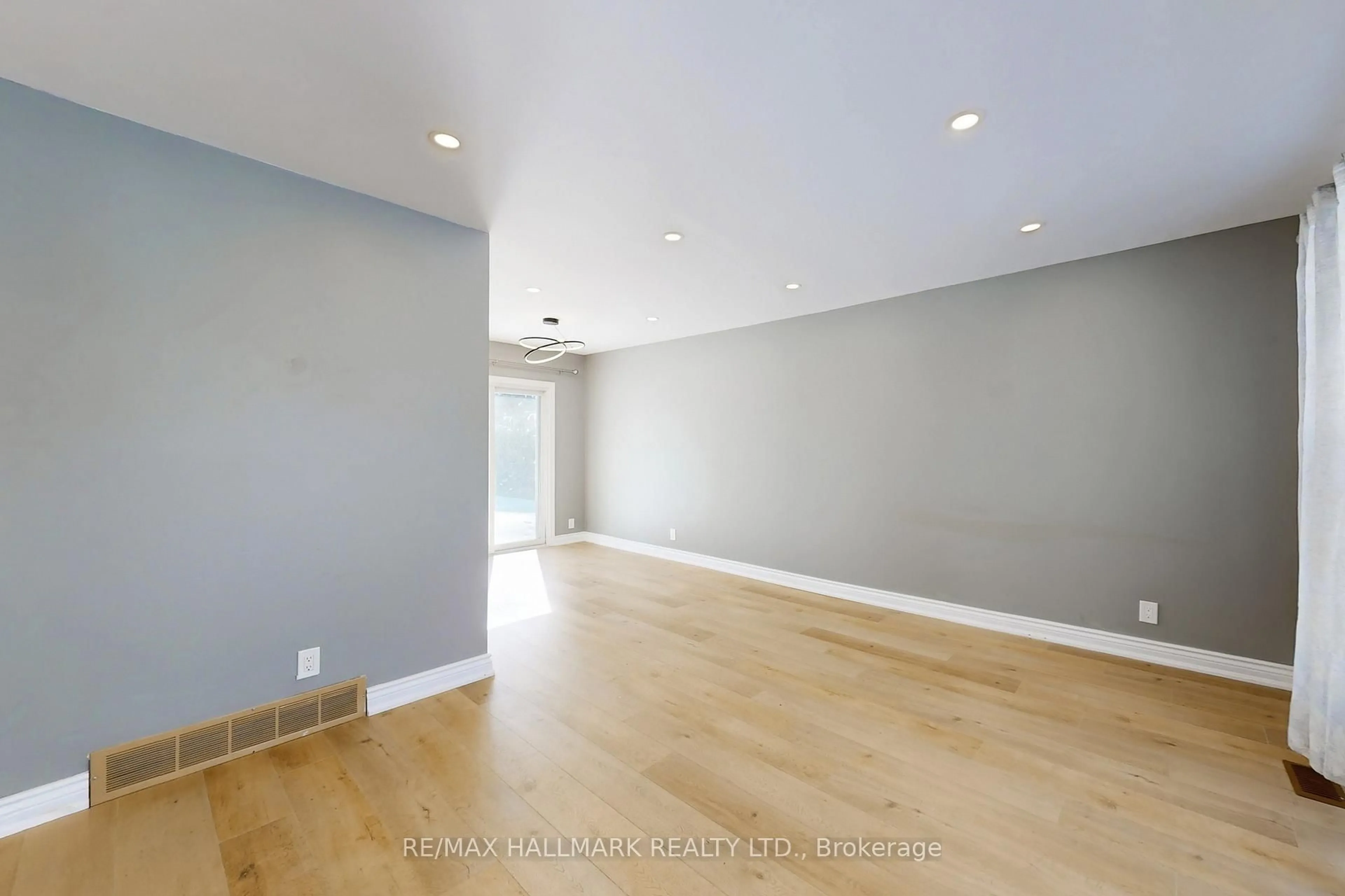 A pic of a room for 448 Loretta Cres, Whitchurch-Stouffville Ontario L4A 7G2