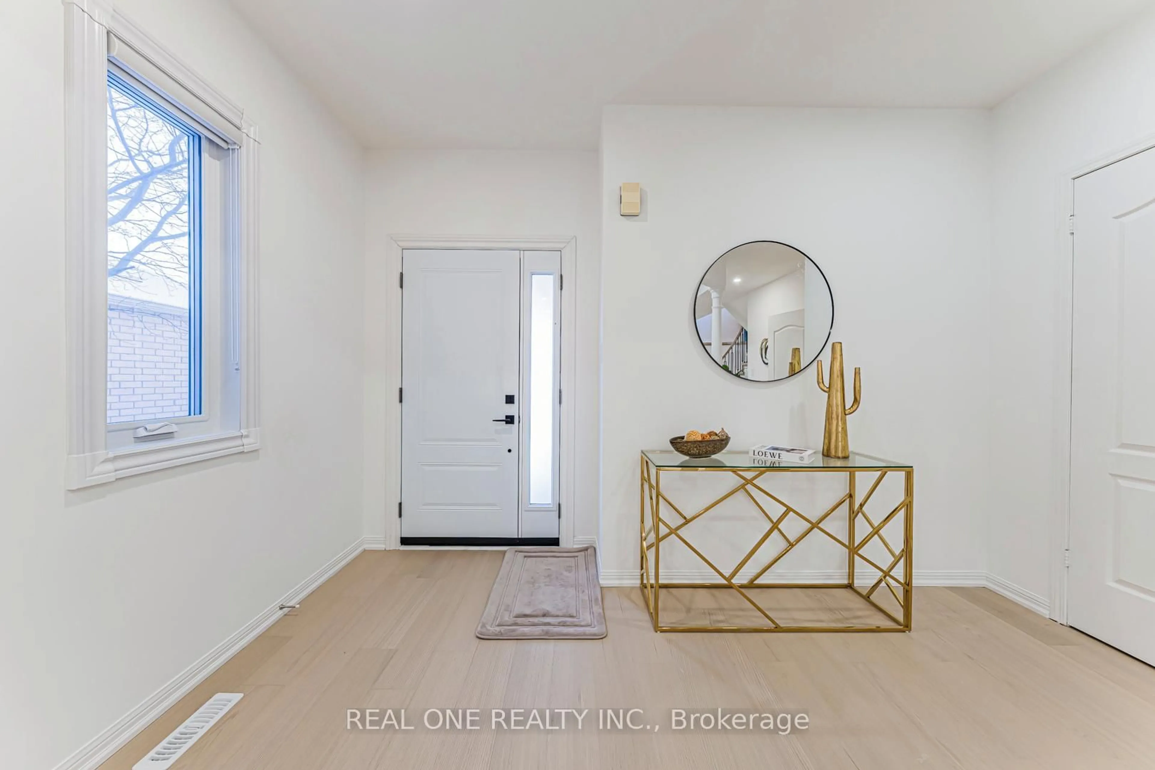 Indoor entryway for 33 Formosa Dr, Richmond Hill Ontario L4S 1S6