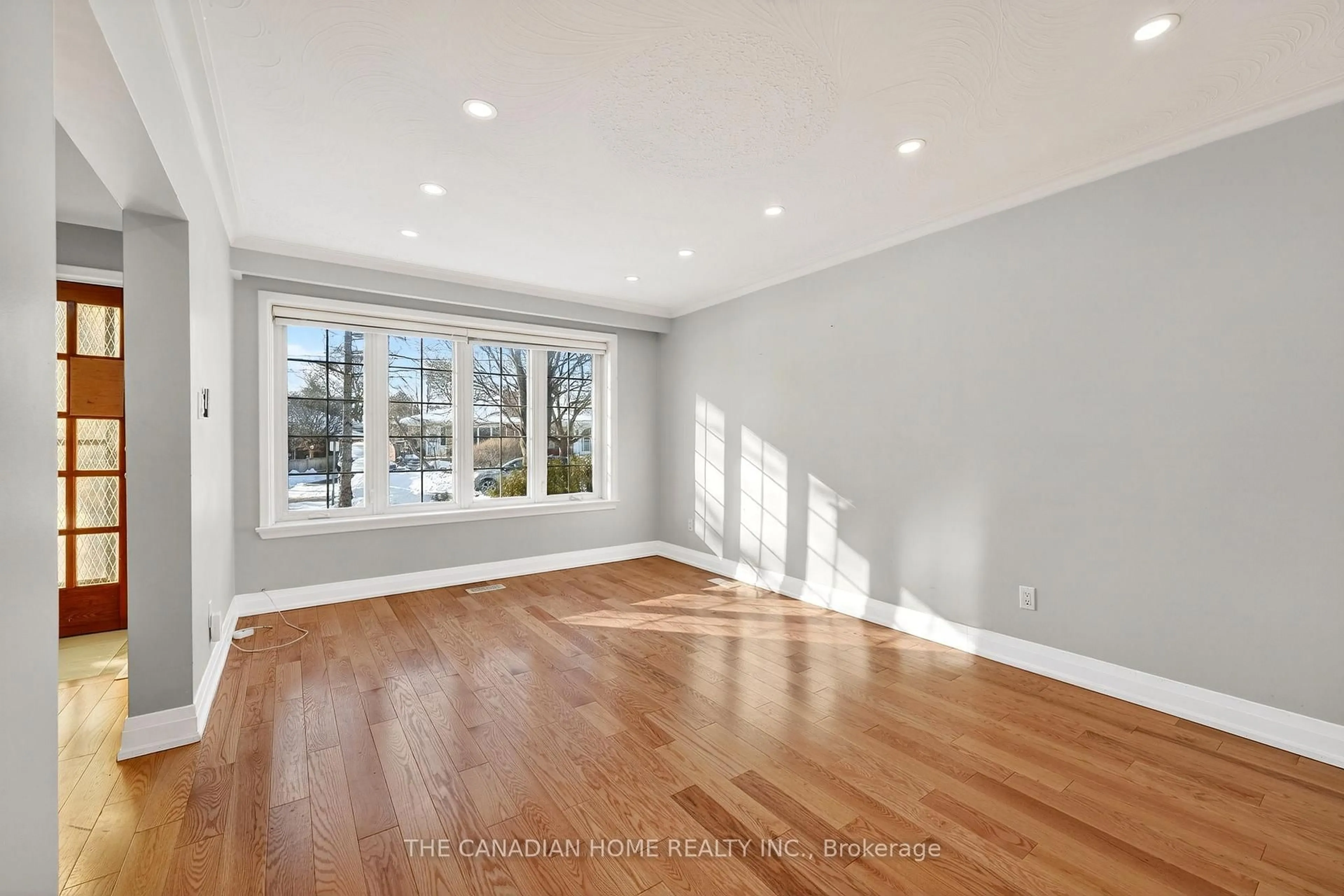 A pic of a room for 222 Elka Dr, Richmond Hill Ontario L4C 3A3