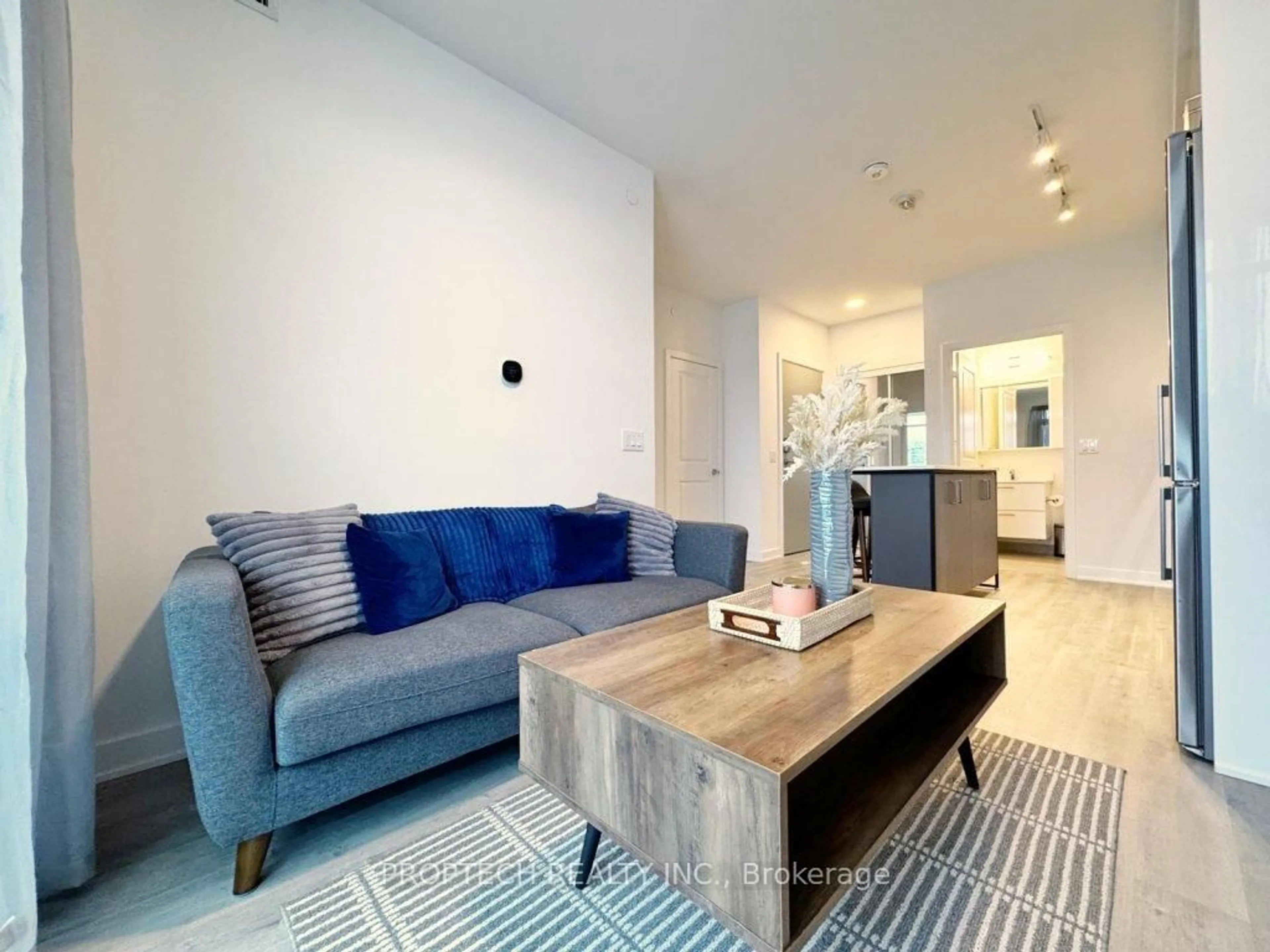 Living room with furniture, unknown for 50 Upper Mall Way #628, Vaughan Ontario L4J 0L8