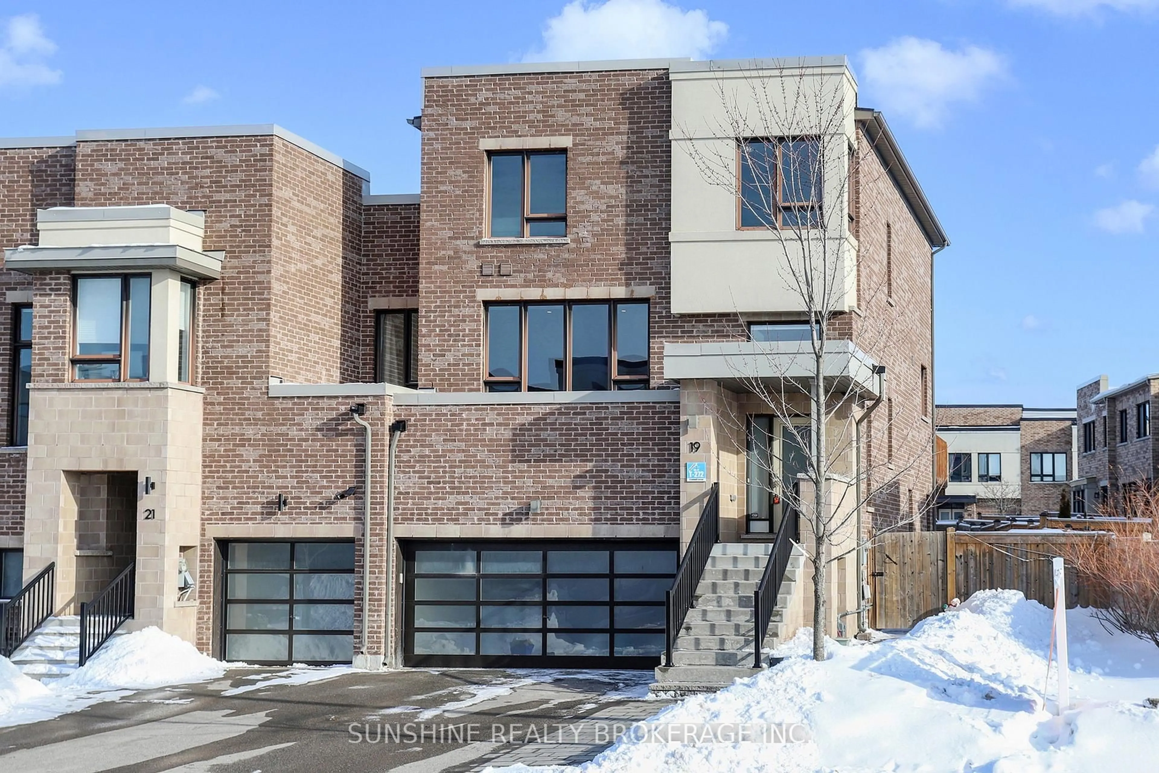 Home with brick exterior material, street for 19 Helliwell Cres, Richmond Hill Ontario L4E 1C8