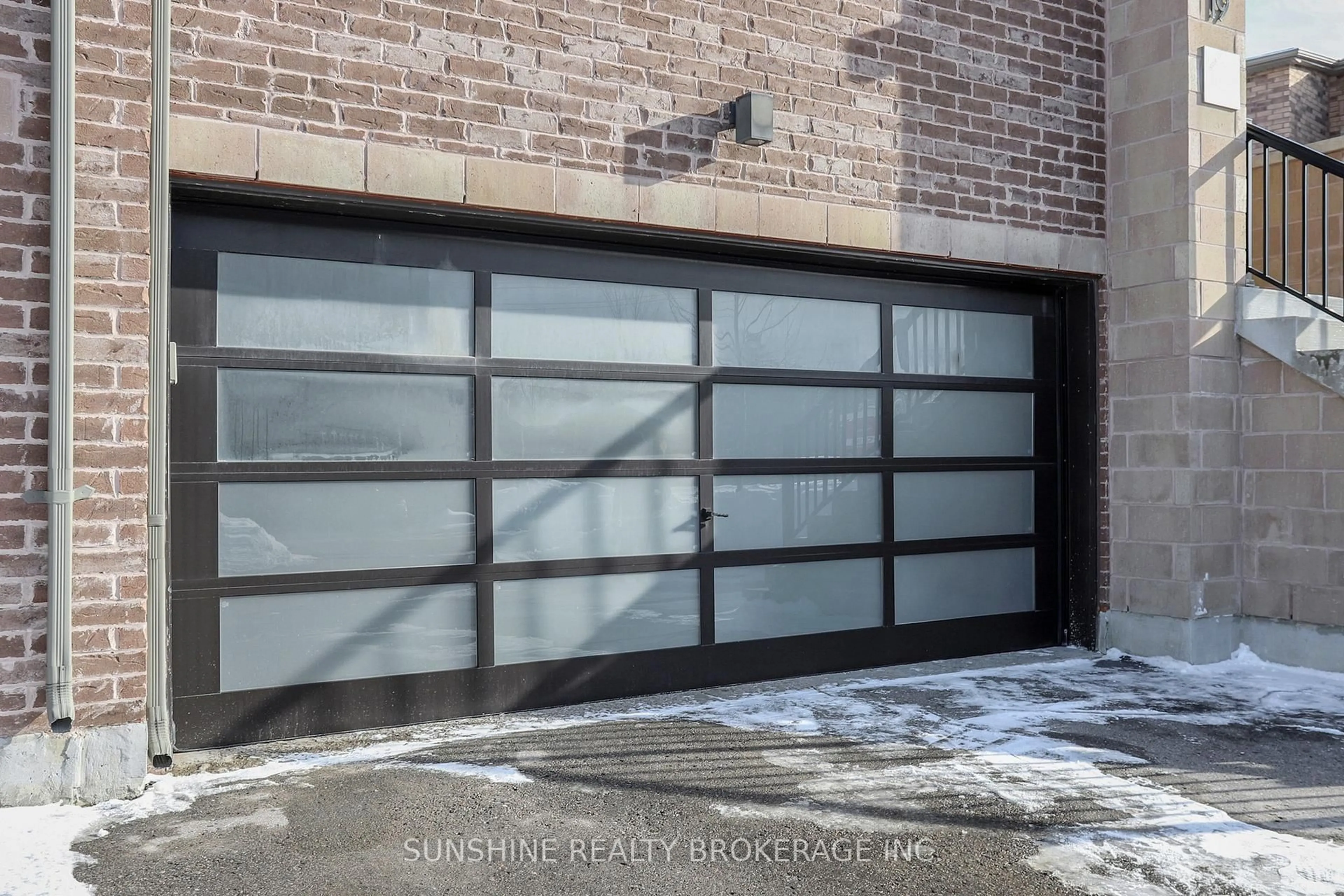 Indoor garage for 19 Helliwell Cres, Richmond Hill Ontario L4E 1C8