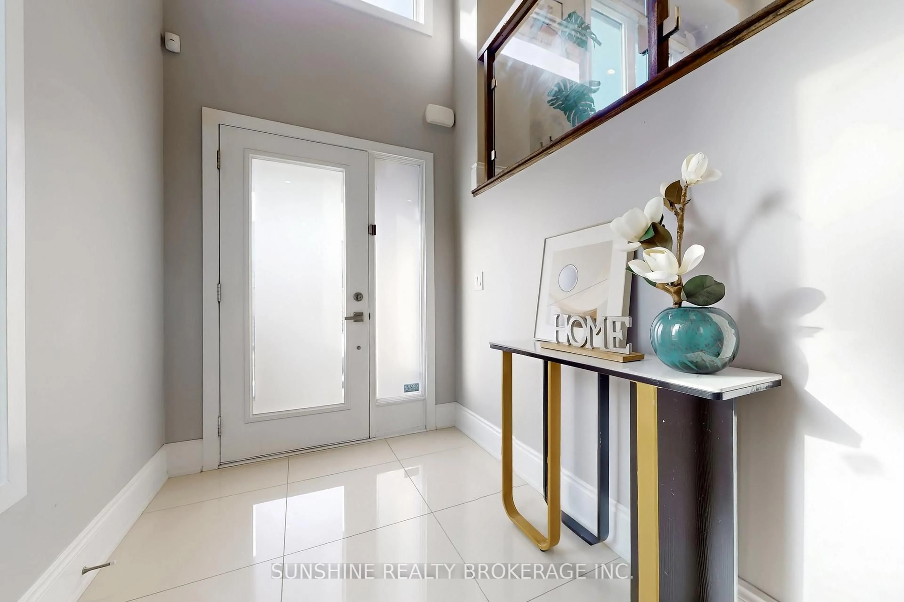 Indoor entryway for 19 Helliwell Cres, Richmond Hill Ontario L4E 1C8