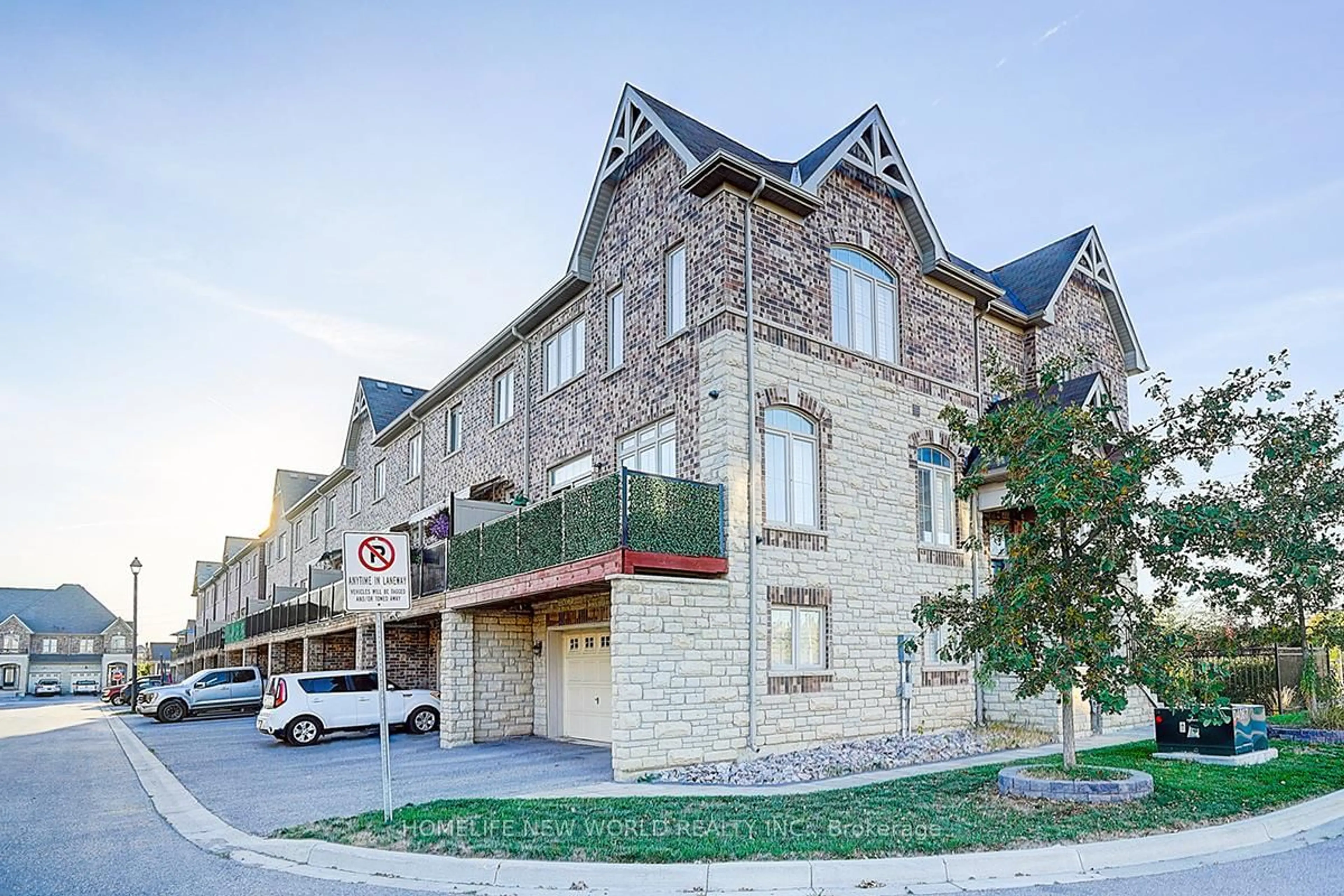 Home with brick exterior material, street for 107 Beechborough Cres, East Gwillimbury Ontario L9N 0N9