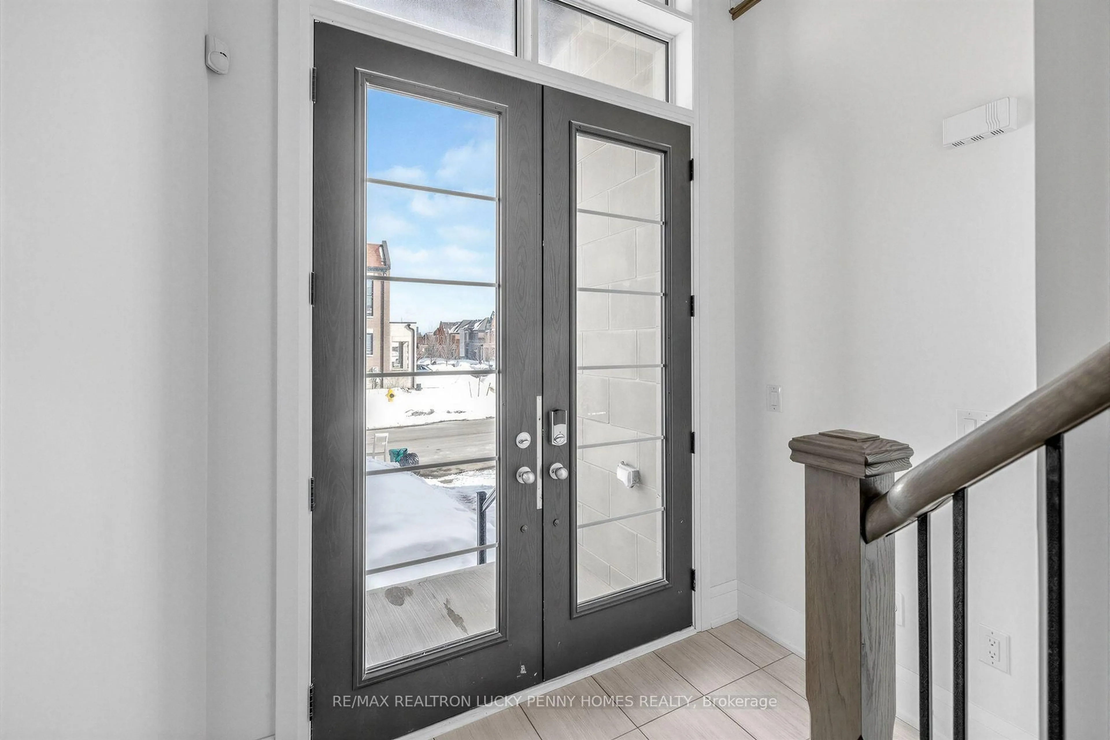 Indoor entryway for 62 Hesperus Rd, Vaughan Ontario L4J 0K3