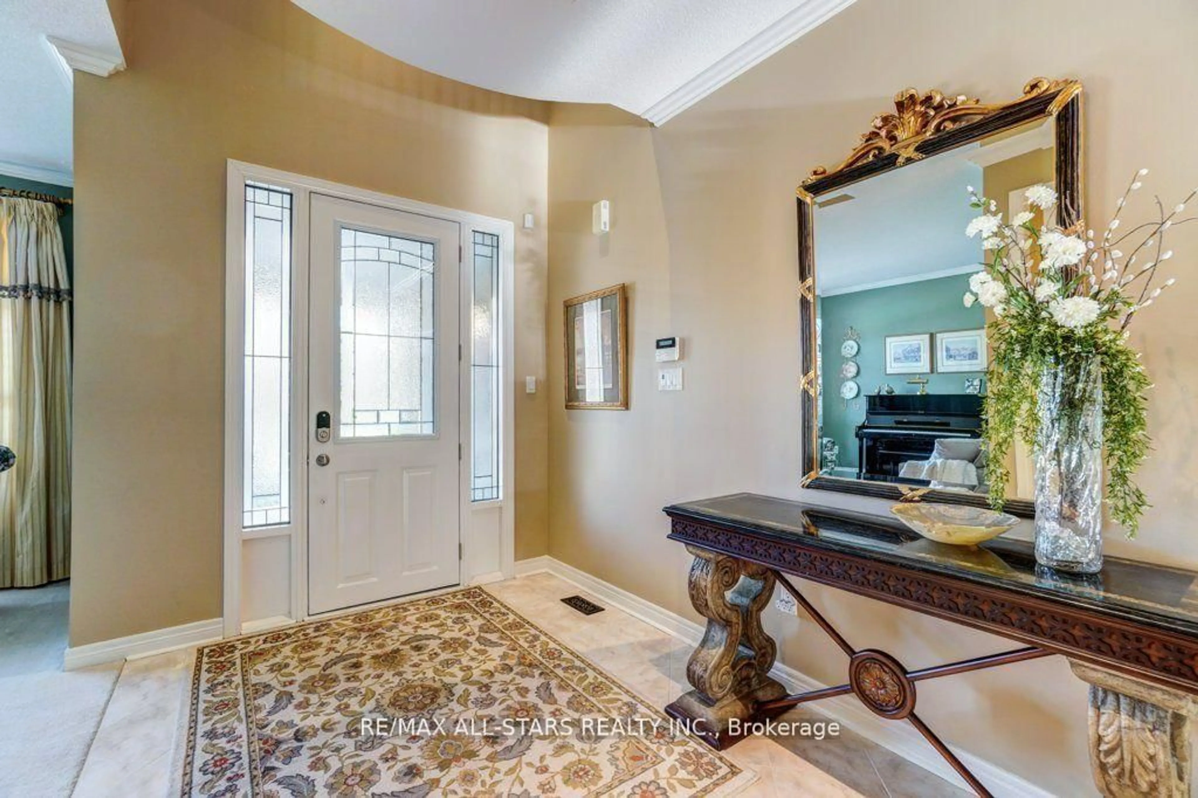 Indoor entryway for 64 Button Cres, Uxbridge Ontario L9P 1Z6