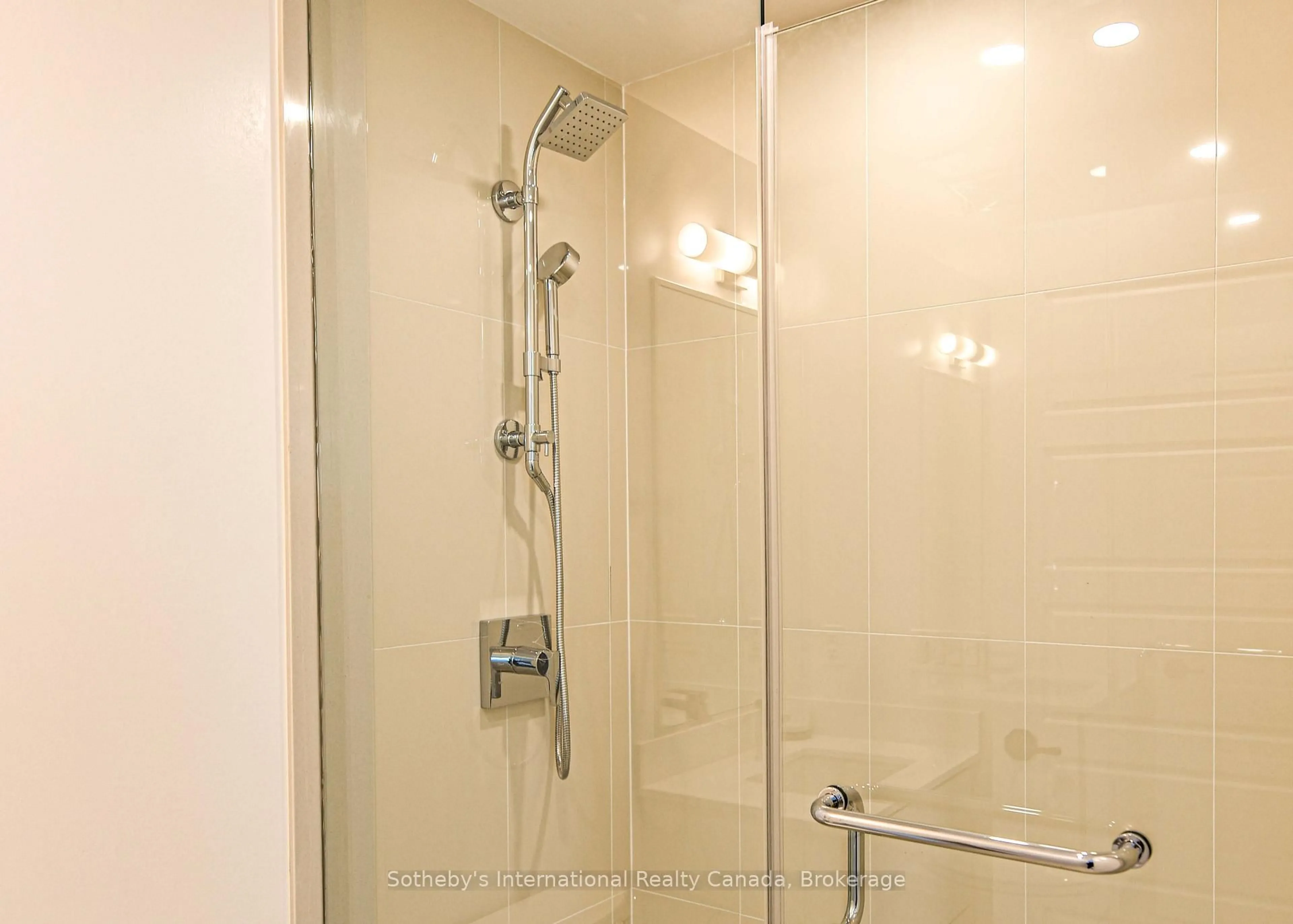Standard bathroom, ceramic/tile floor for 415 SEA RAY Ave #437, Innisfil Ontario L9S 0R5