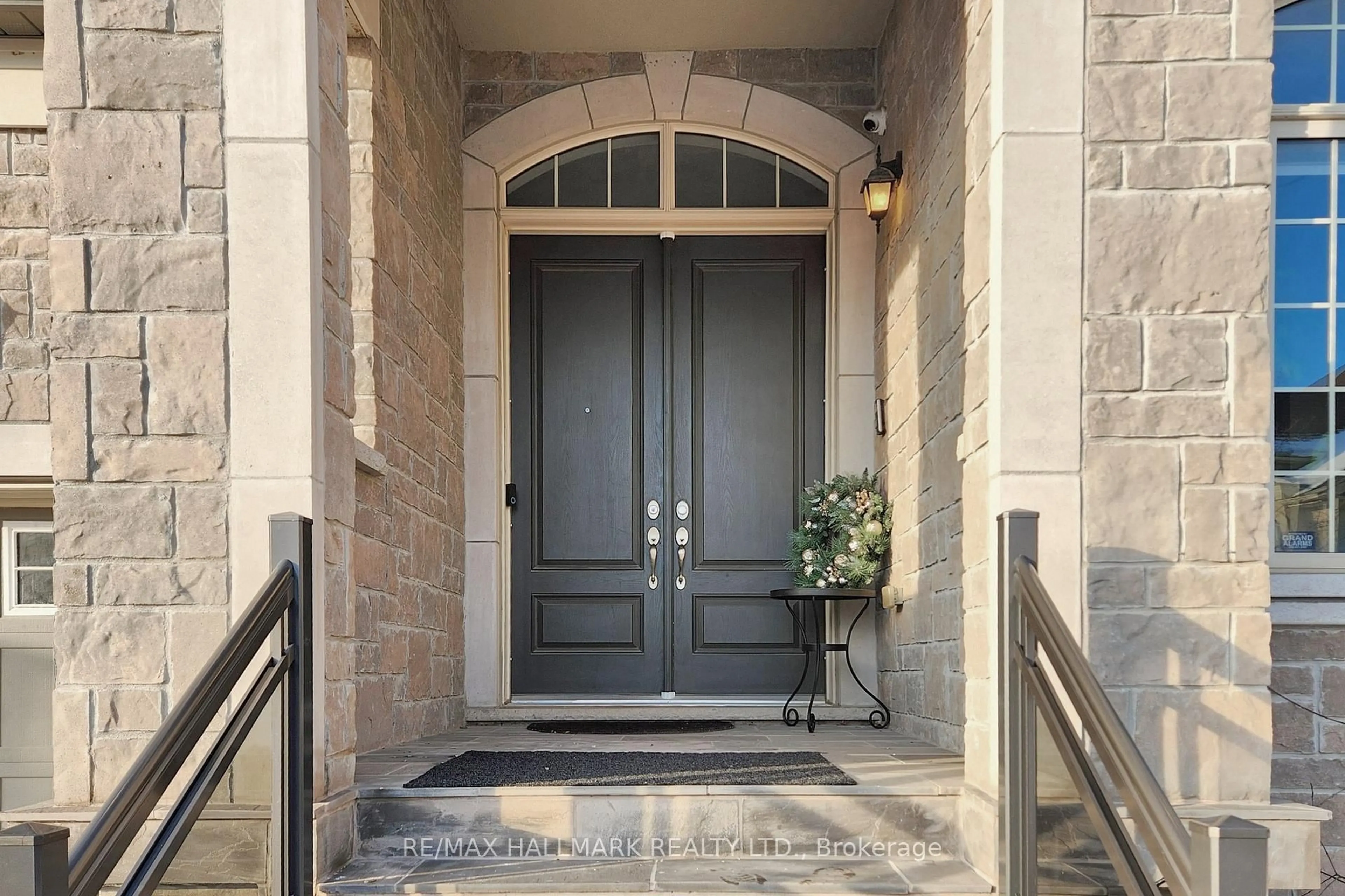 Indoor entryway for 64 Chesney Cres, Vaughan Ontario L4H 4A5