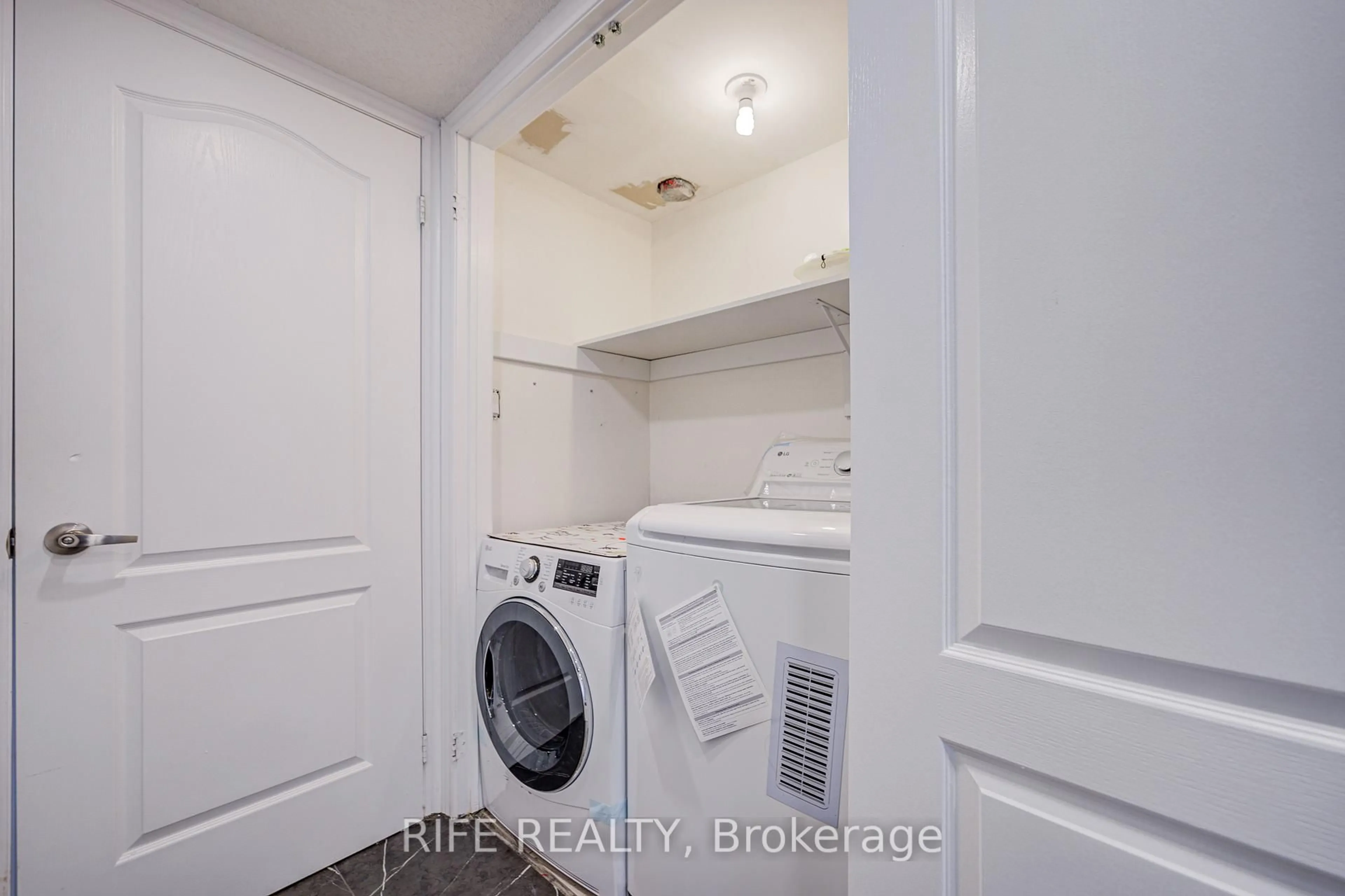 Laundry room for 52 Leitchcroft Cres, Markham Ontario L3T 7W1