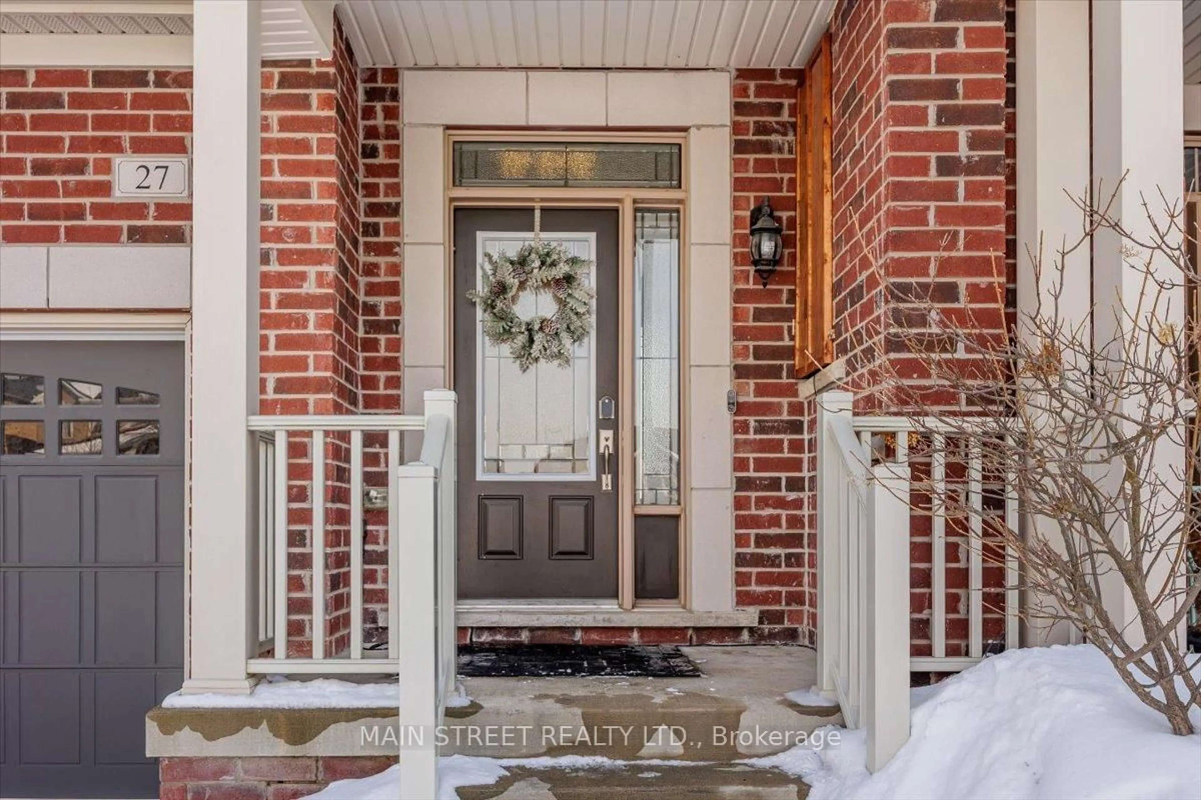 Indoor entryway for 27 Radial Dr, Aurora Ontario L4G 0Z8
