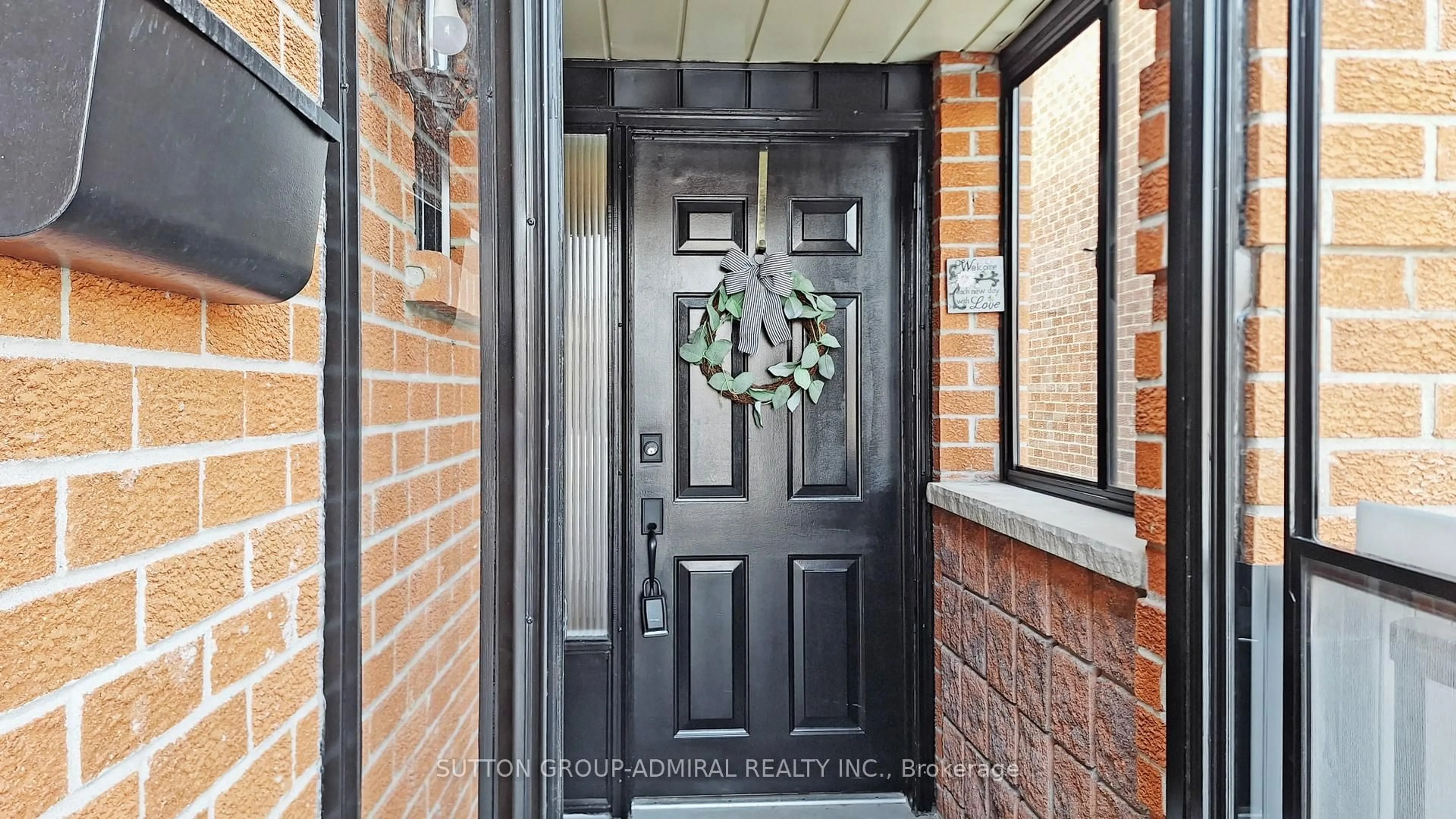 Indoor entryway for 44 Birch Meadow Otlk, Vaughan Ontario L4L 3H6