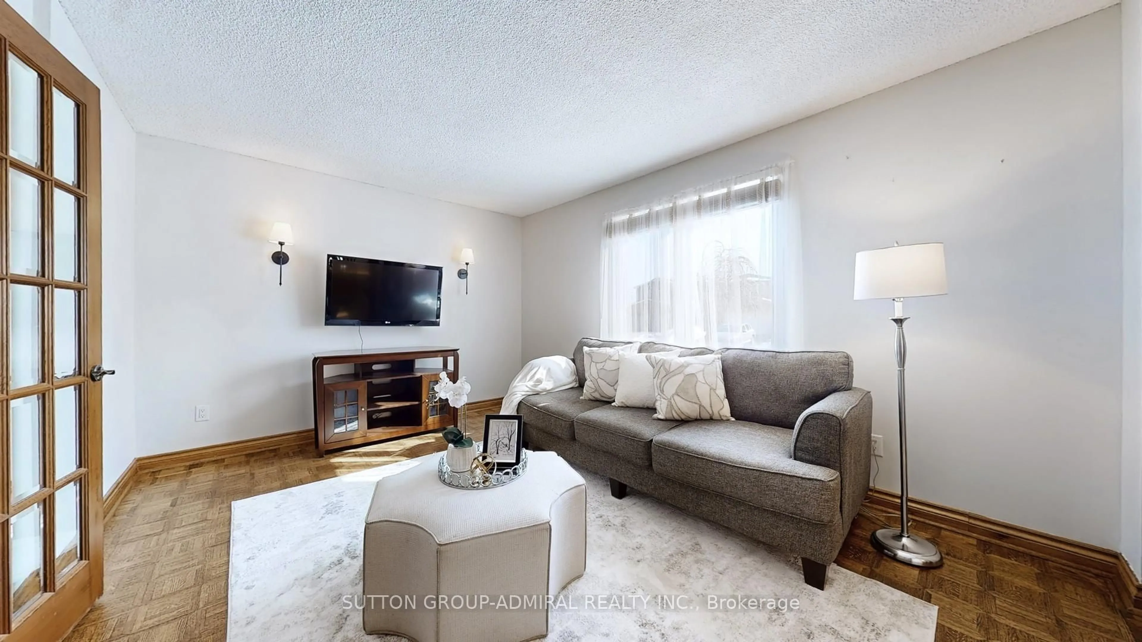 Living room with furniture, unknown for 44 Birch Meadow Otlk, Vaughan Ontario L4L 3H6