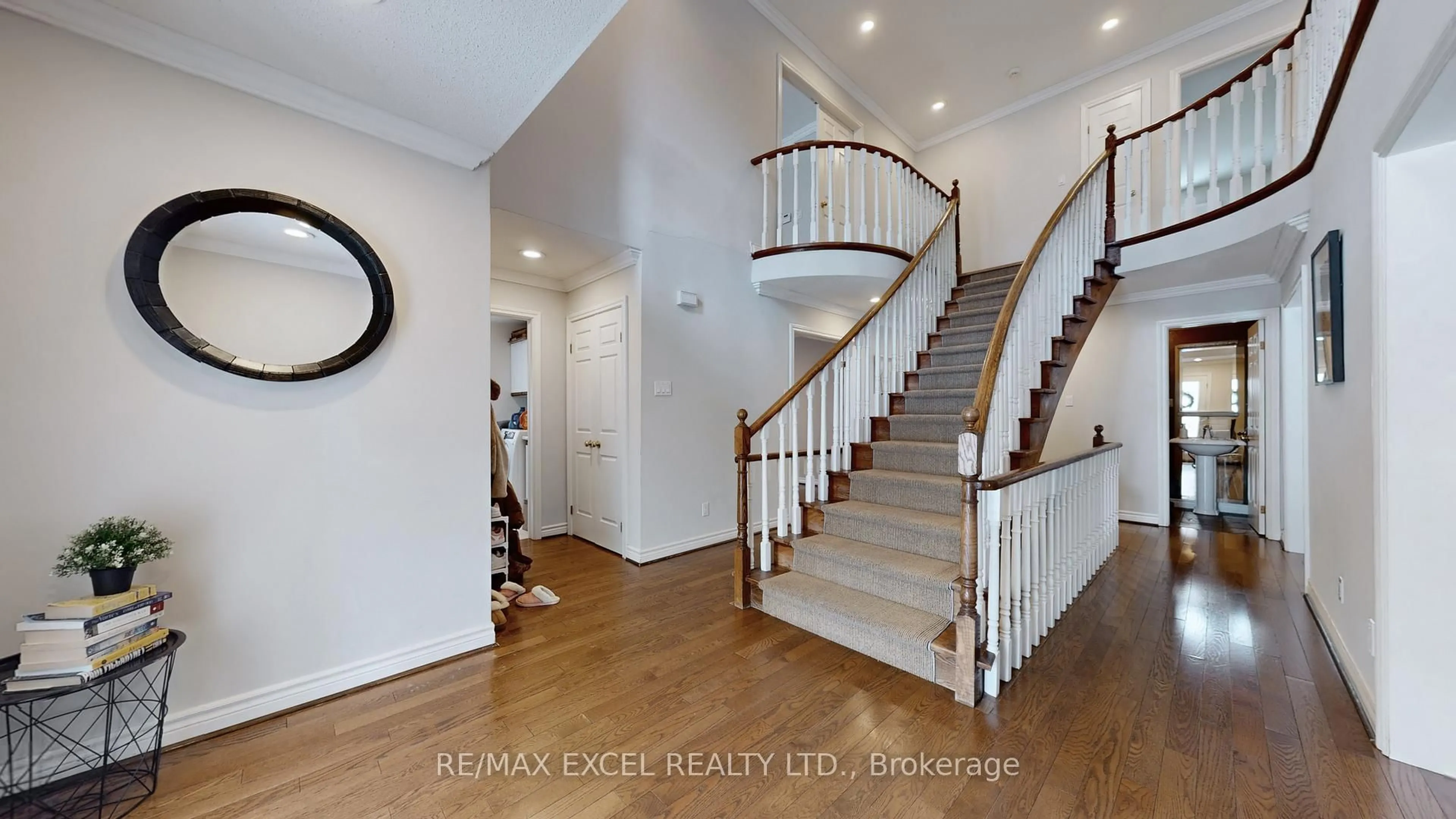 Indoor entryway for 67 Rose Green Dr, Vaughan Ontario L4J 4R5