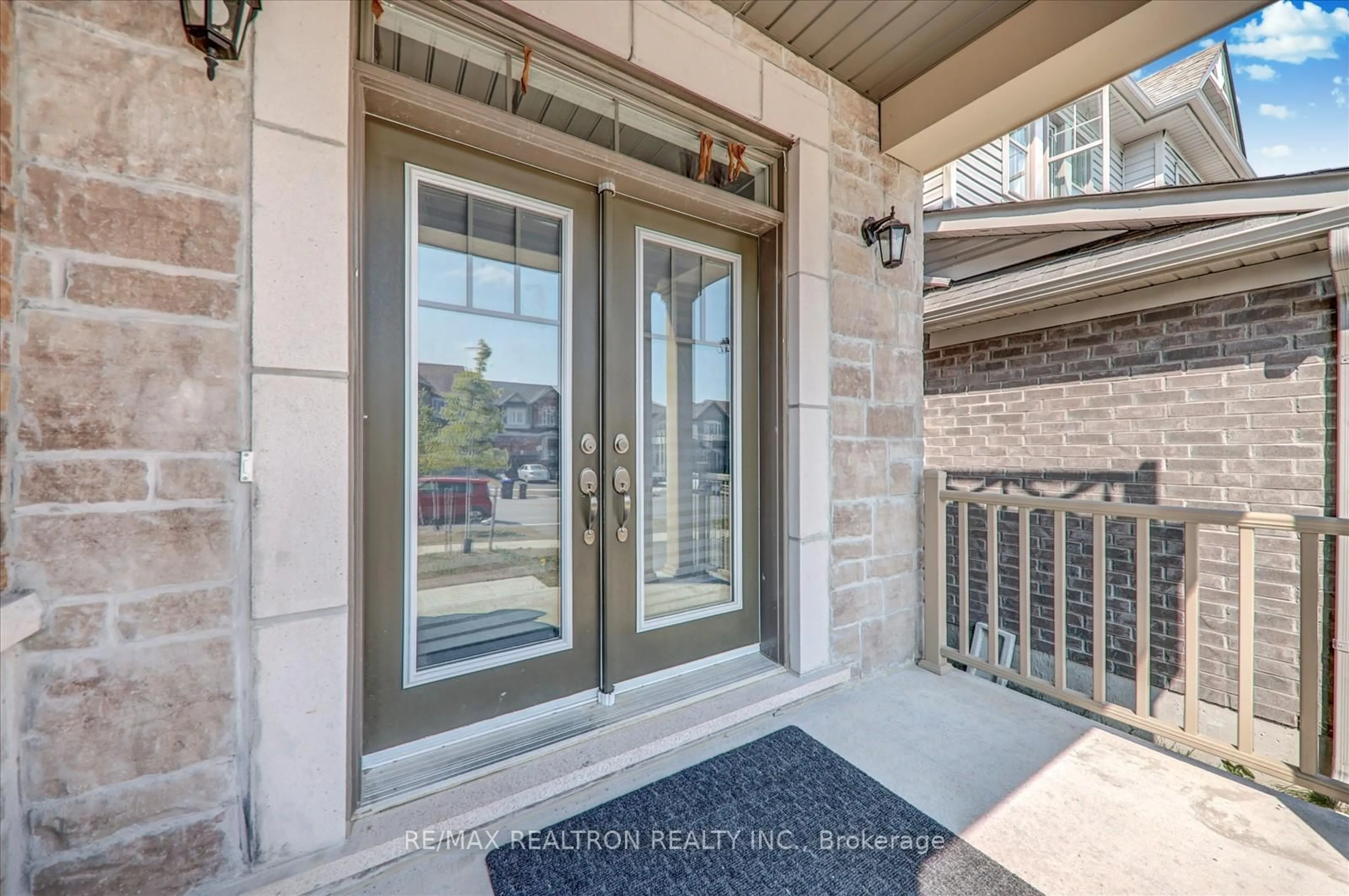 Indoor entryway for 96 Kennedy Blvd, New Tecumseth Ontario L9R 0T3