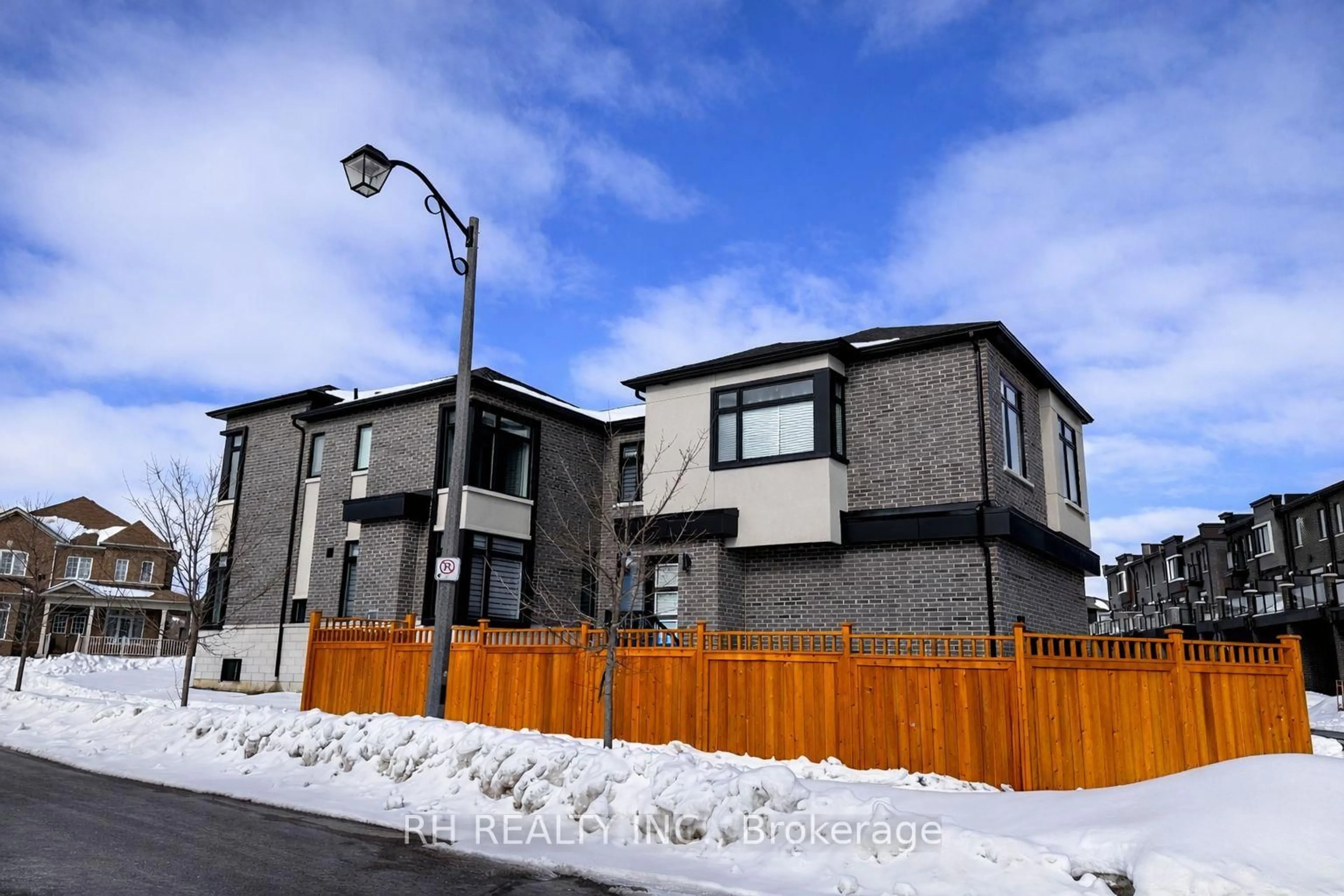 A pic from outside/outdoor area/front of a property/back of a property/a pic from drone, unknown for 29 Golden Fern St, Markham Ontario L6B 0V3