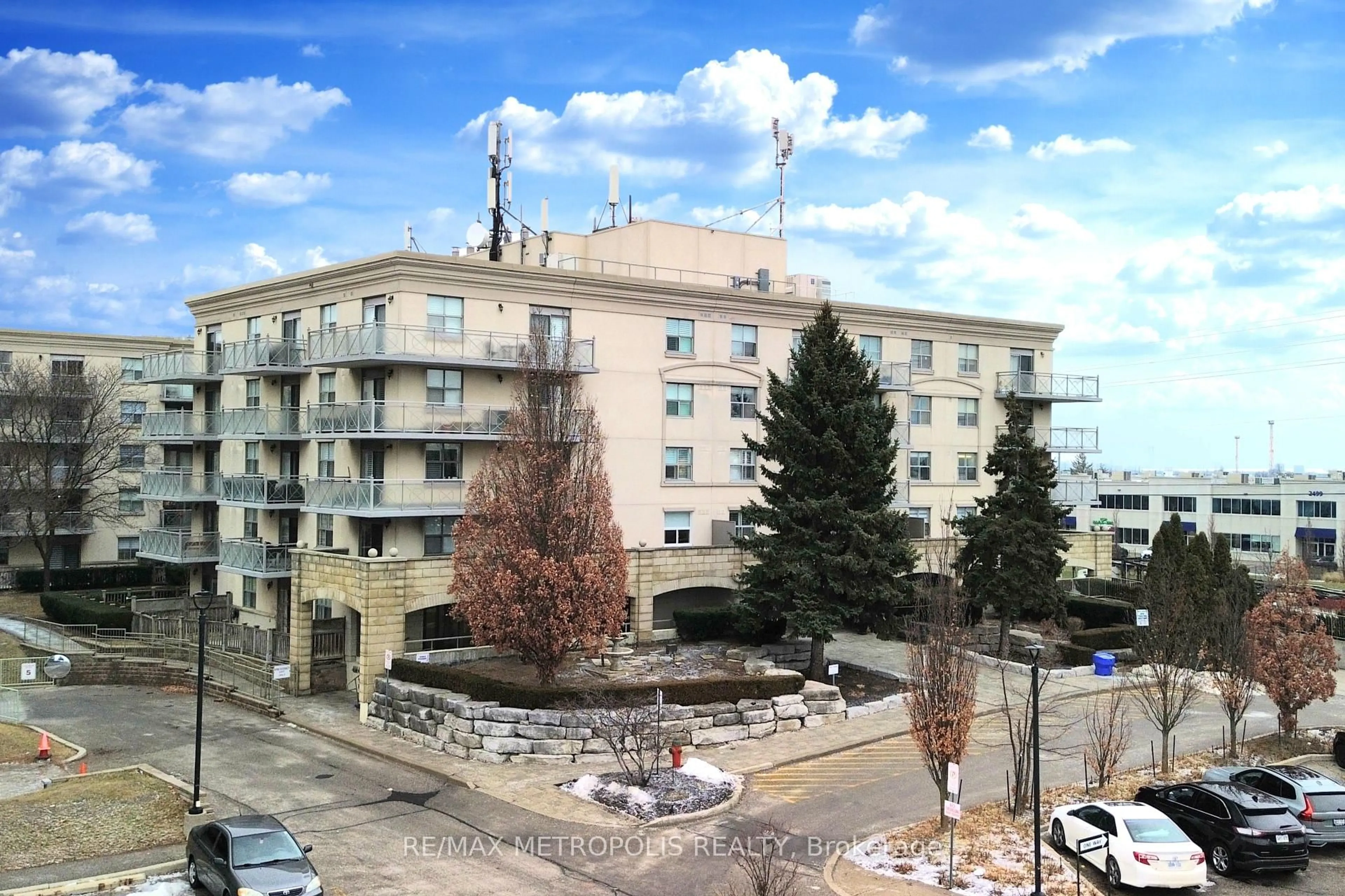 Patio, unknown for 2500 Rutherford Rd #216, Vaughan Ontario L4K 5N7