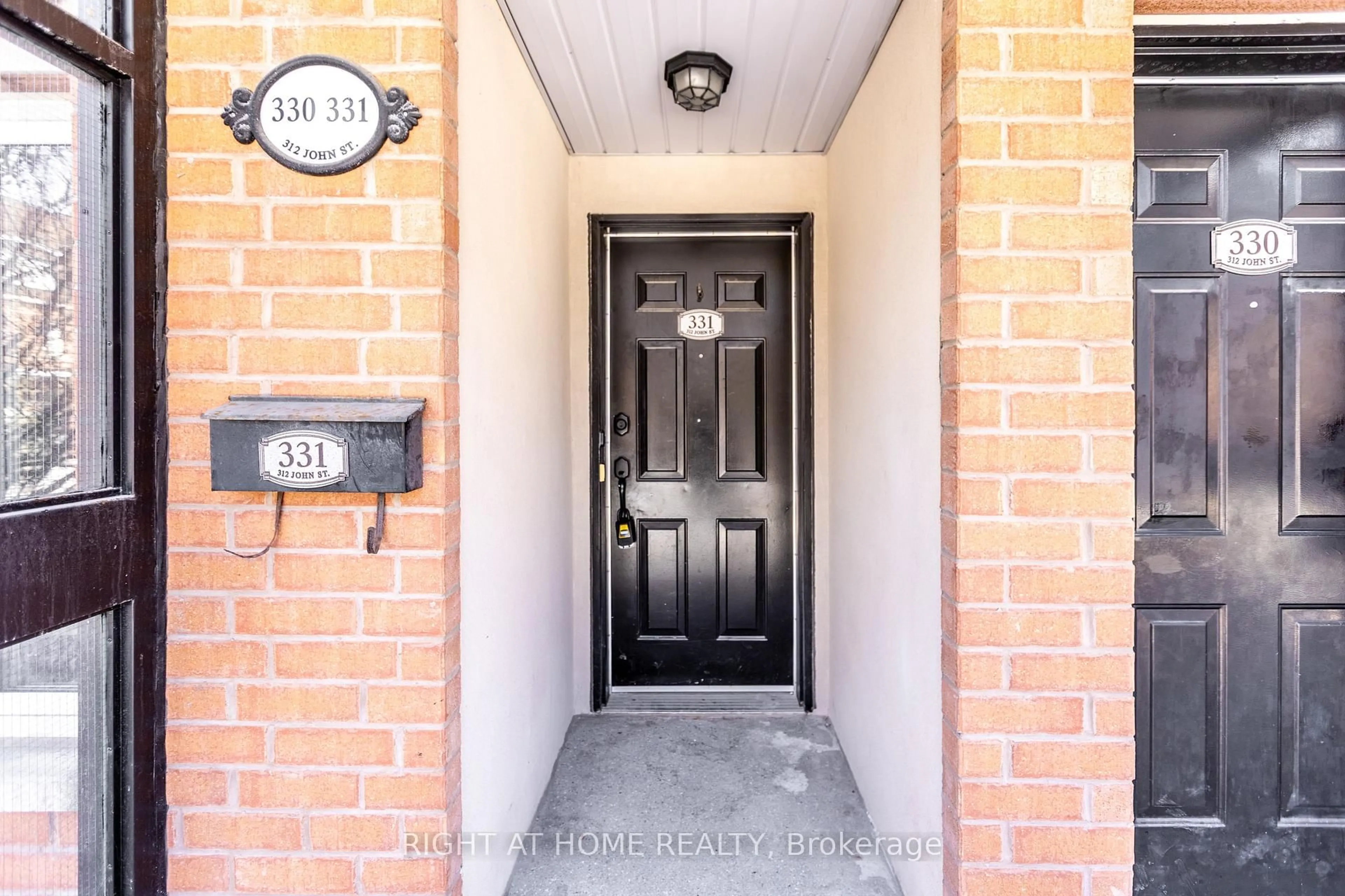 Indoor entryway for 312 John St #331, Markham Ontario L3T 0A7