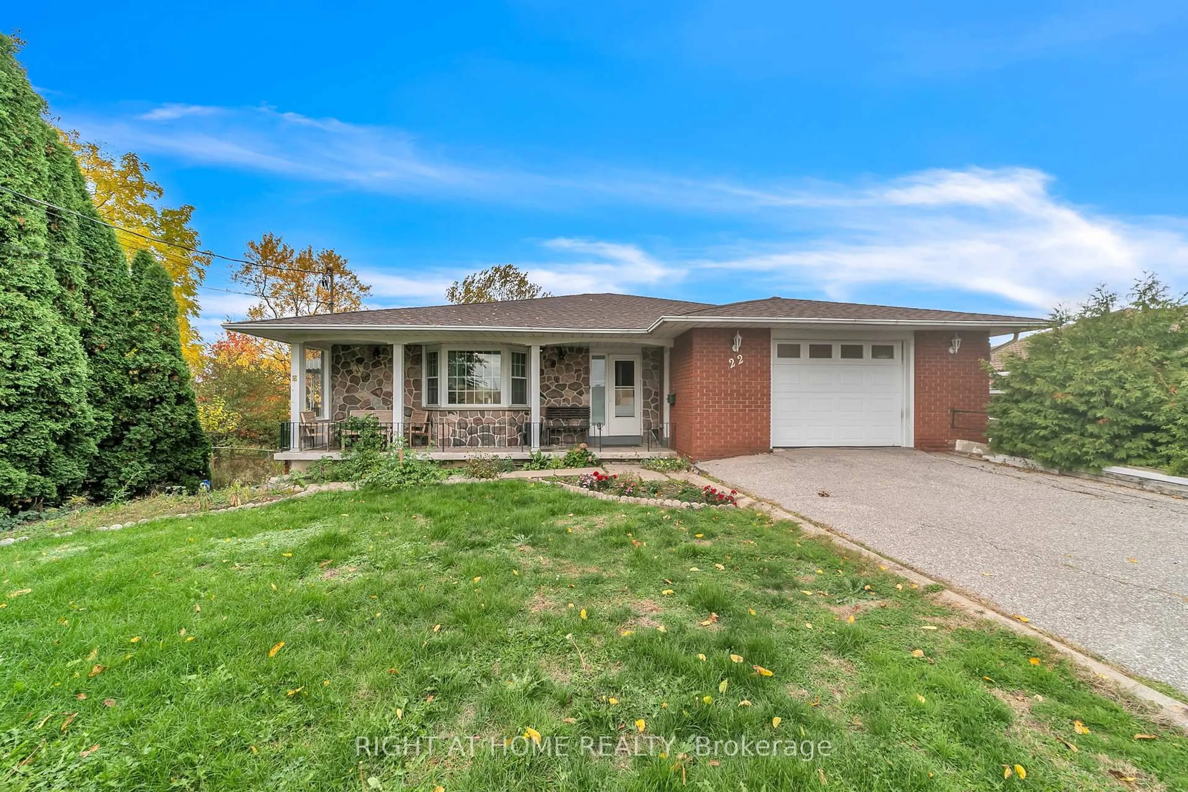 Home with brick exterior material, street for 22 Hamilton Dr, Newmarket Ontario L3Y 3E8