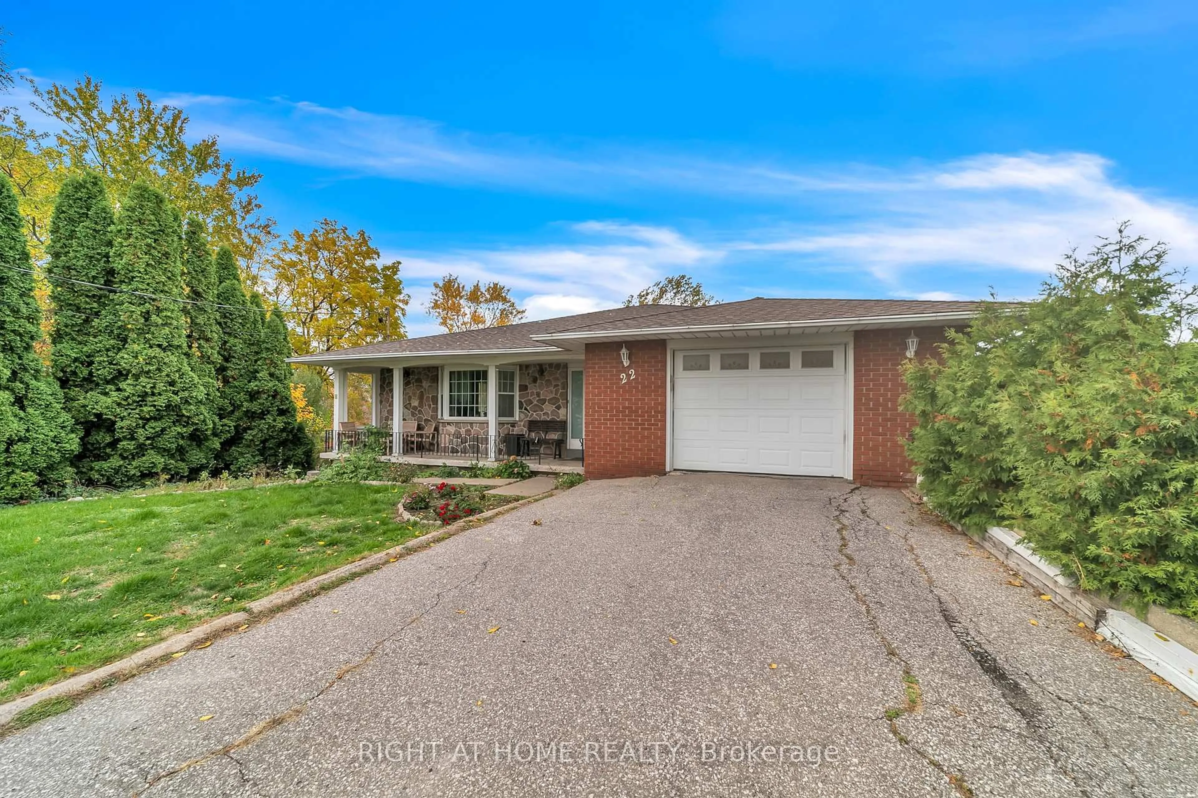 Home with brick exterior material, street for 22 Hamilton Dr, Newmarket Ontario L3Y 3E8