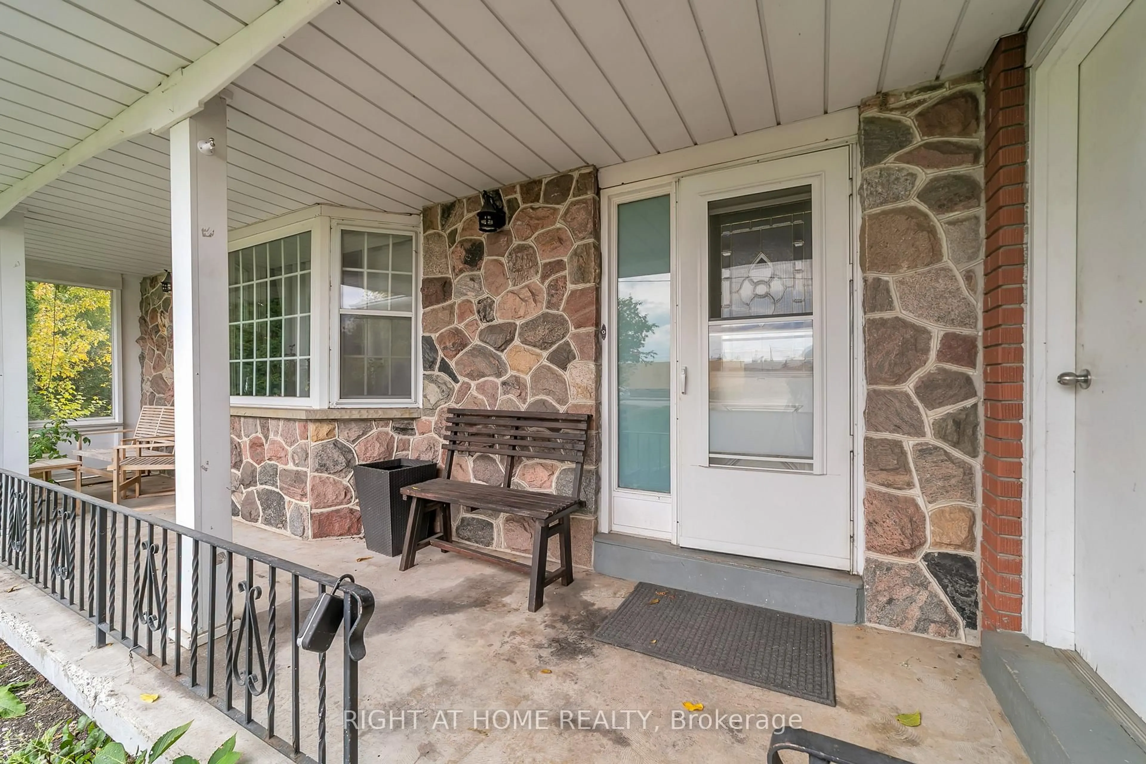 Unknown for 22 Hamilton Dr, Newmarket Ontario L3Y 3E8