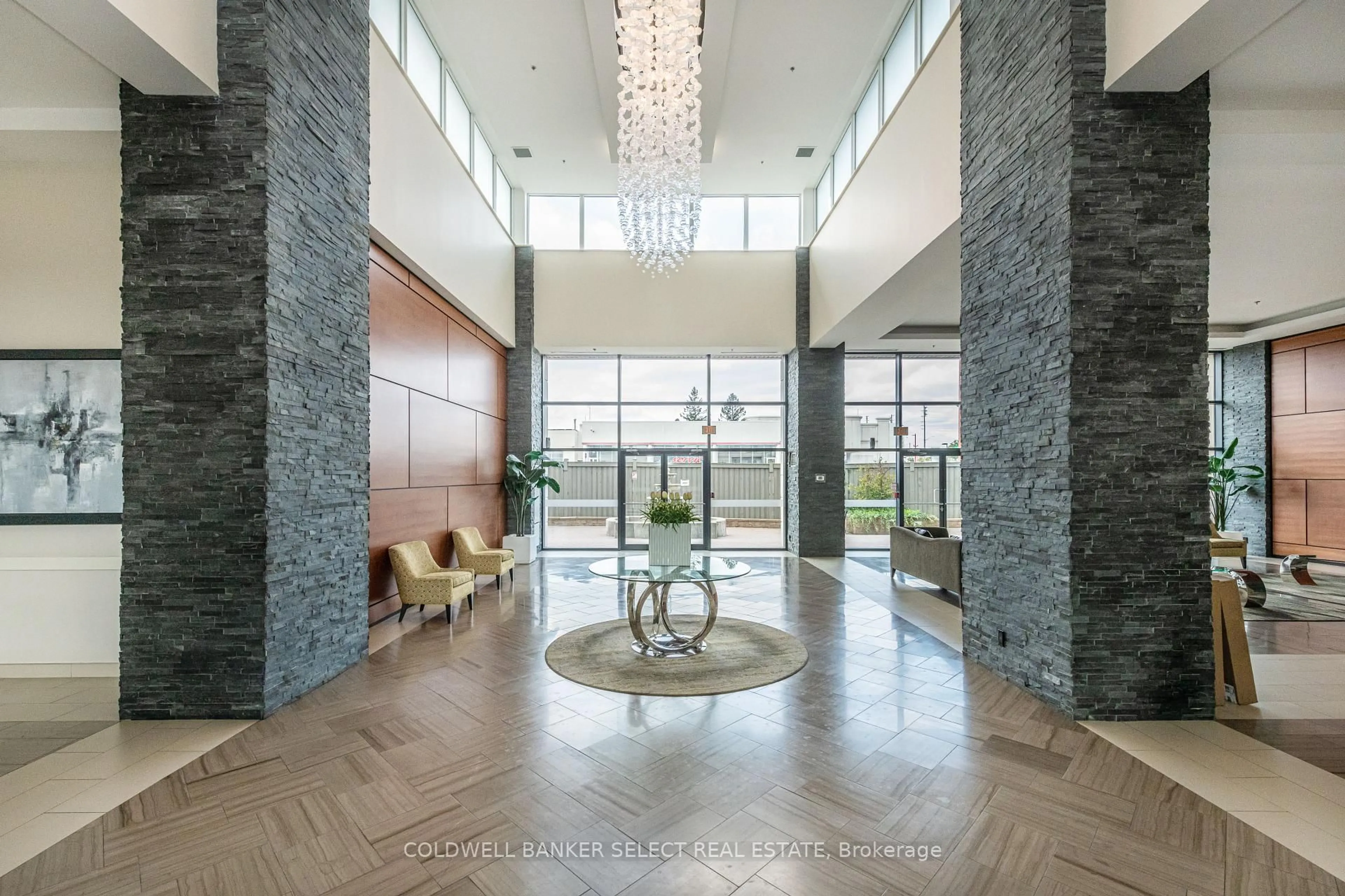 Indoor foyer for 12 Woodstream Blvd #508, Vaughan Ontario L4L 8C3