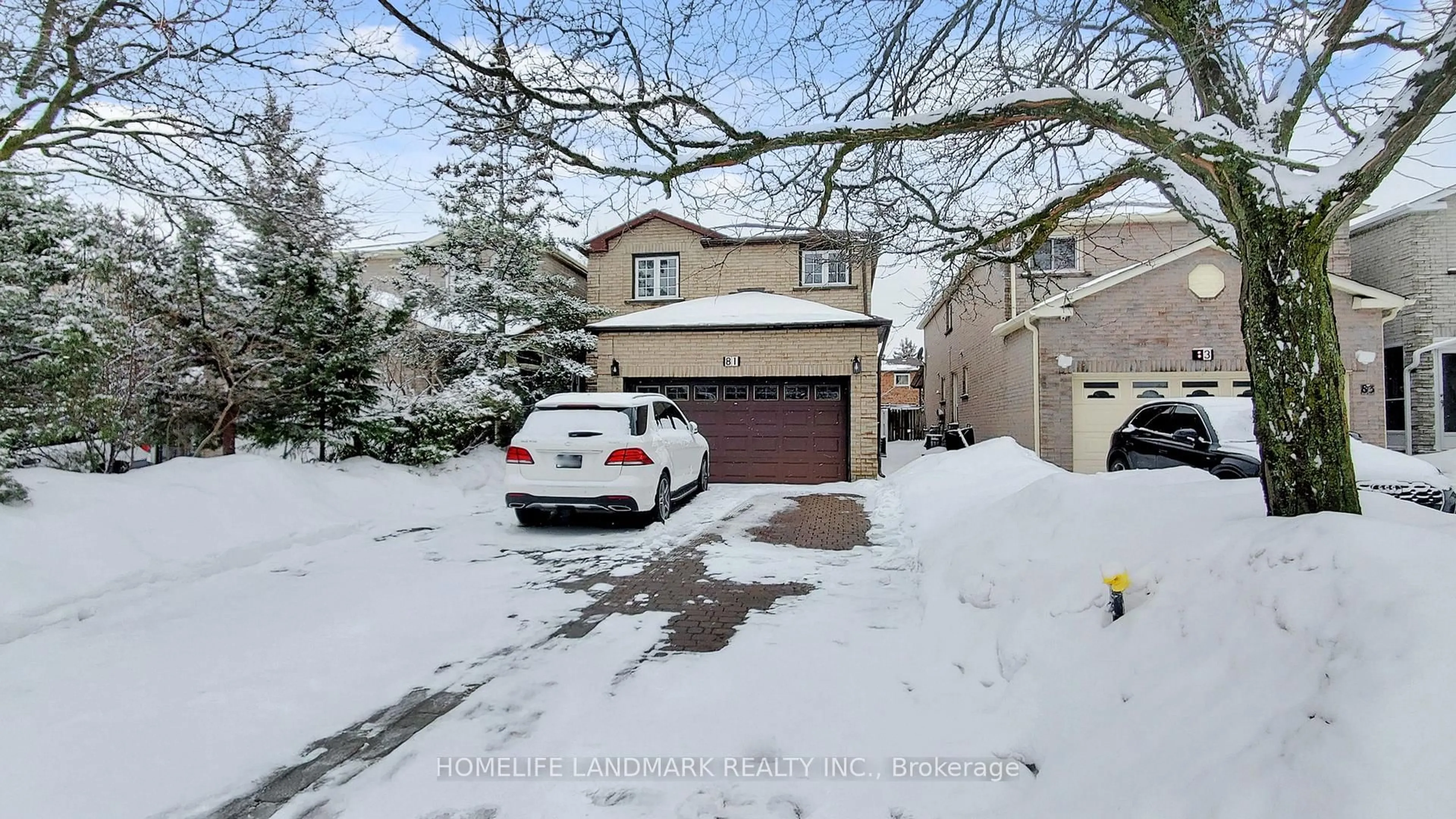 A pic from outside/outdoor area/front of a property/back of a property/a pic from drone, street for 81 Stirling Cres, Markham Ontario L3R 7J8