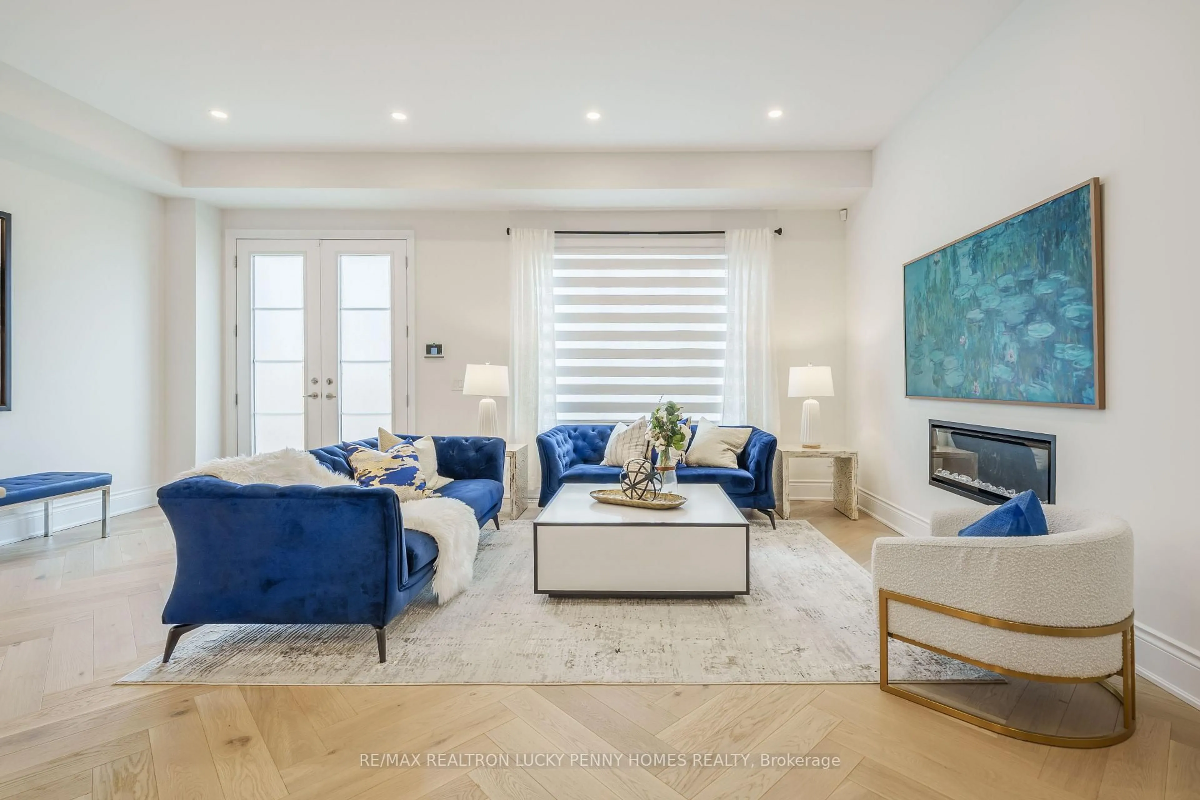 Living room with furniture, unknown for 9484 Bayview Ave, Richmond Hill Ontario L4C 4L8