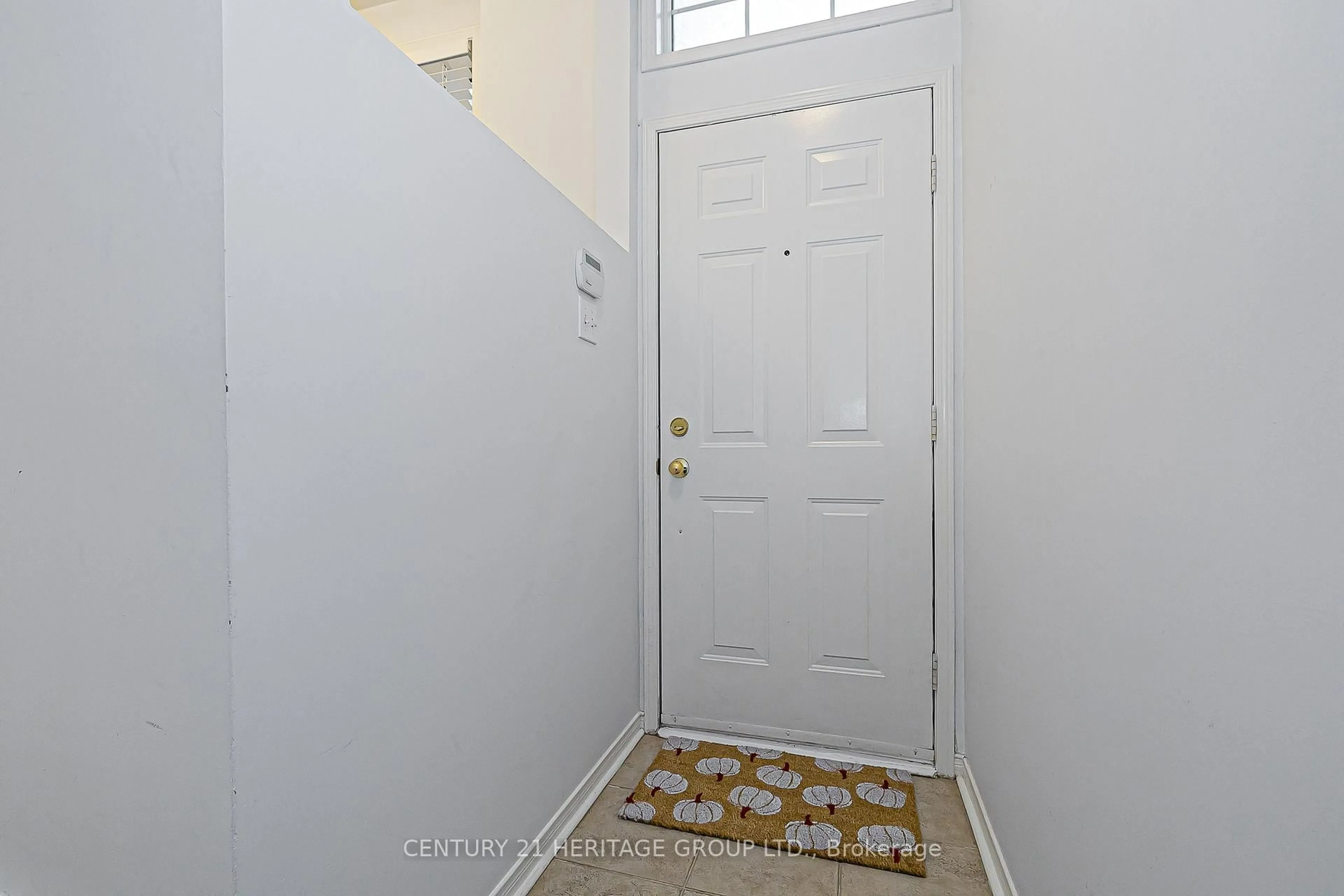Indoor entryway for 23 Observatory Lane #66, Richmond Hill Ontario L4C 0M7