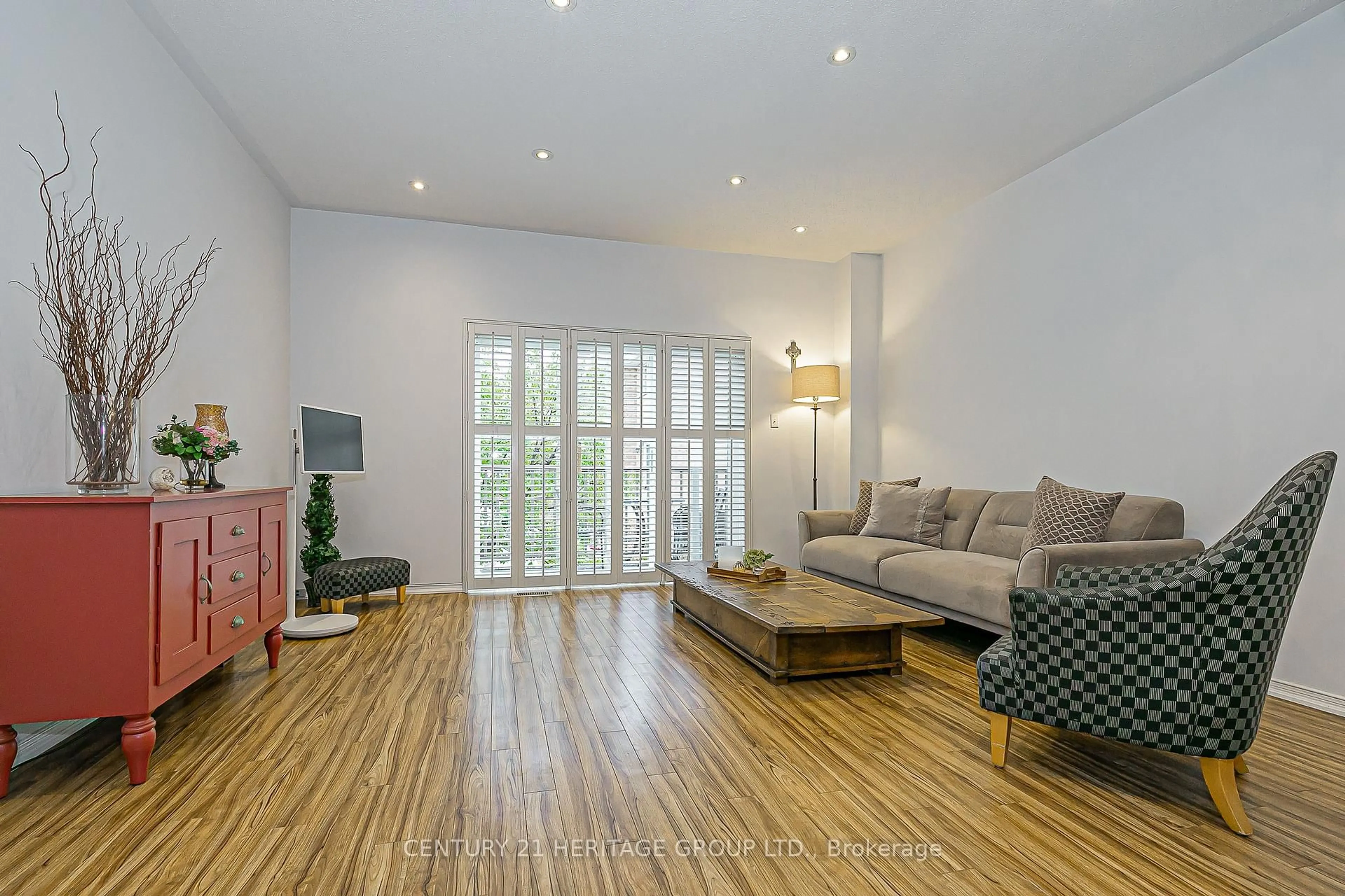 Living room with furniture, wood/laminate floor for 23 Observatory Lane #66, Richmond Hill Ontario L4C 0M7