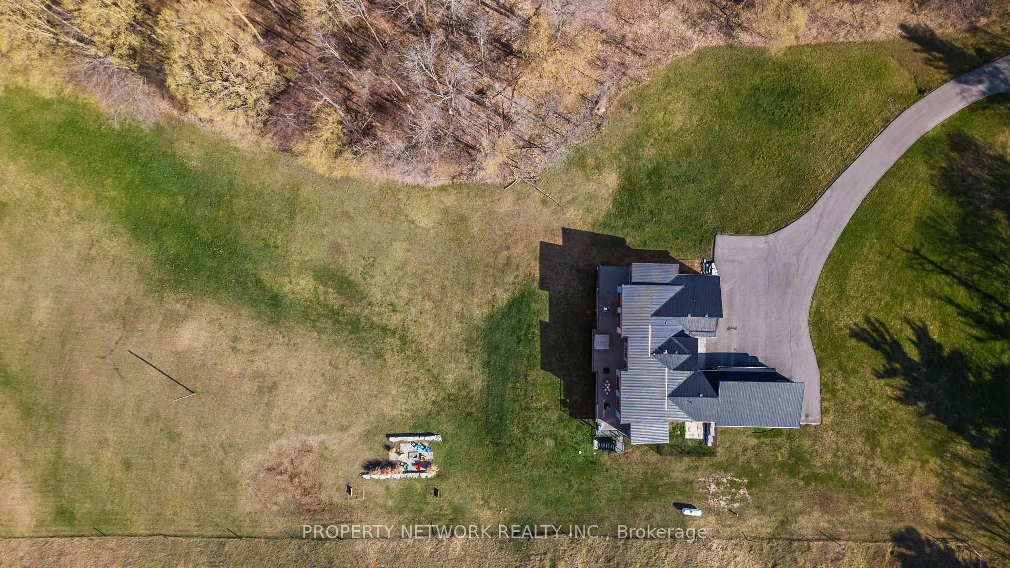 A pic from outside/outdoor area/front of a property/back of a property/a pic from drone, street for 6672 Concession Road 7 Rd, Adjala-Tosorontio Ontario L0M 1J0