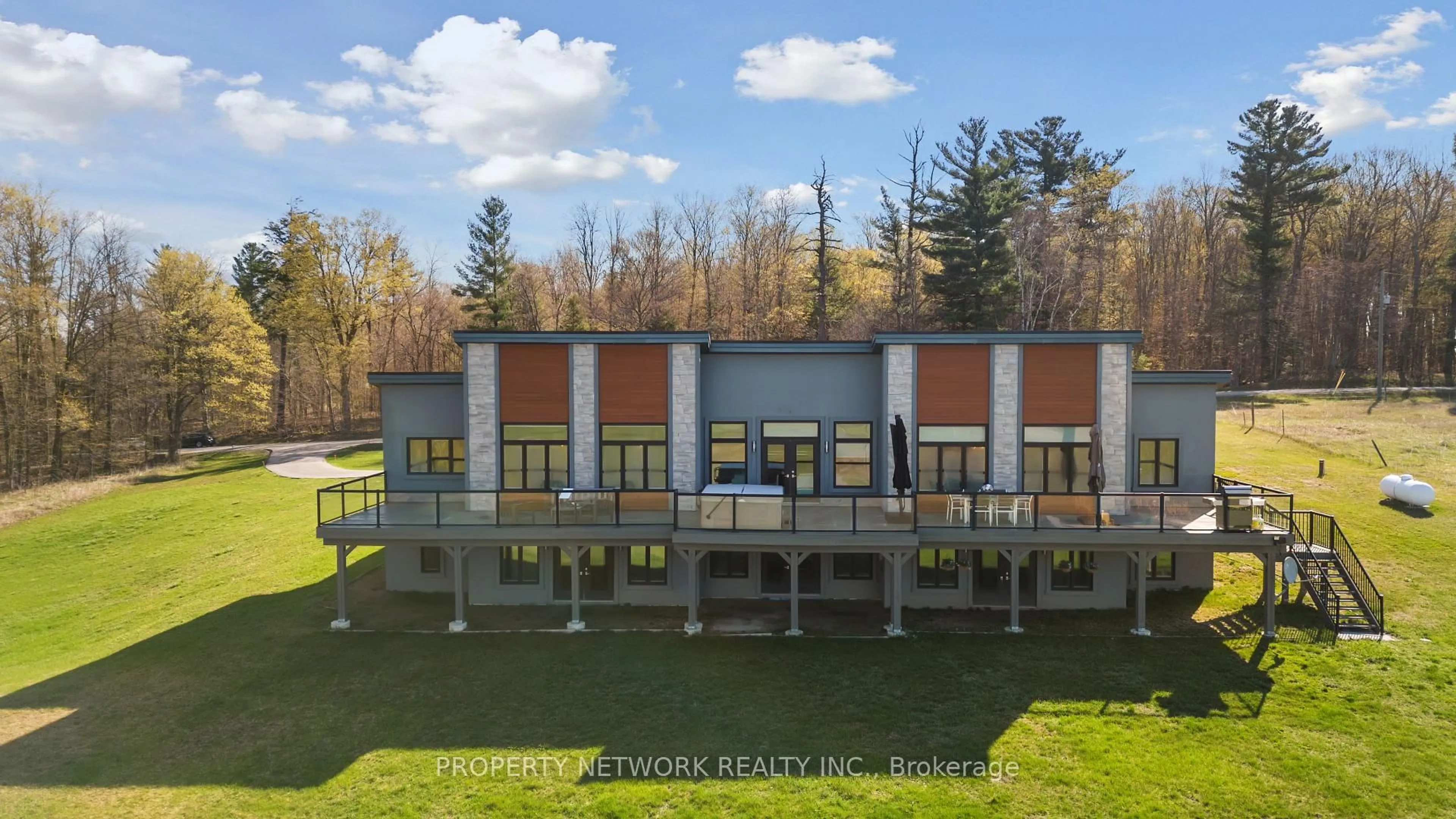 A pic from outside/outdoor area/front of a property/back of a property/a pic from drone, building for 6672 Concession Road 7 Rd, Adjala-Tosorontio Ontario L0M 1J0