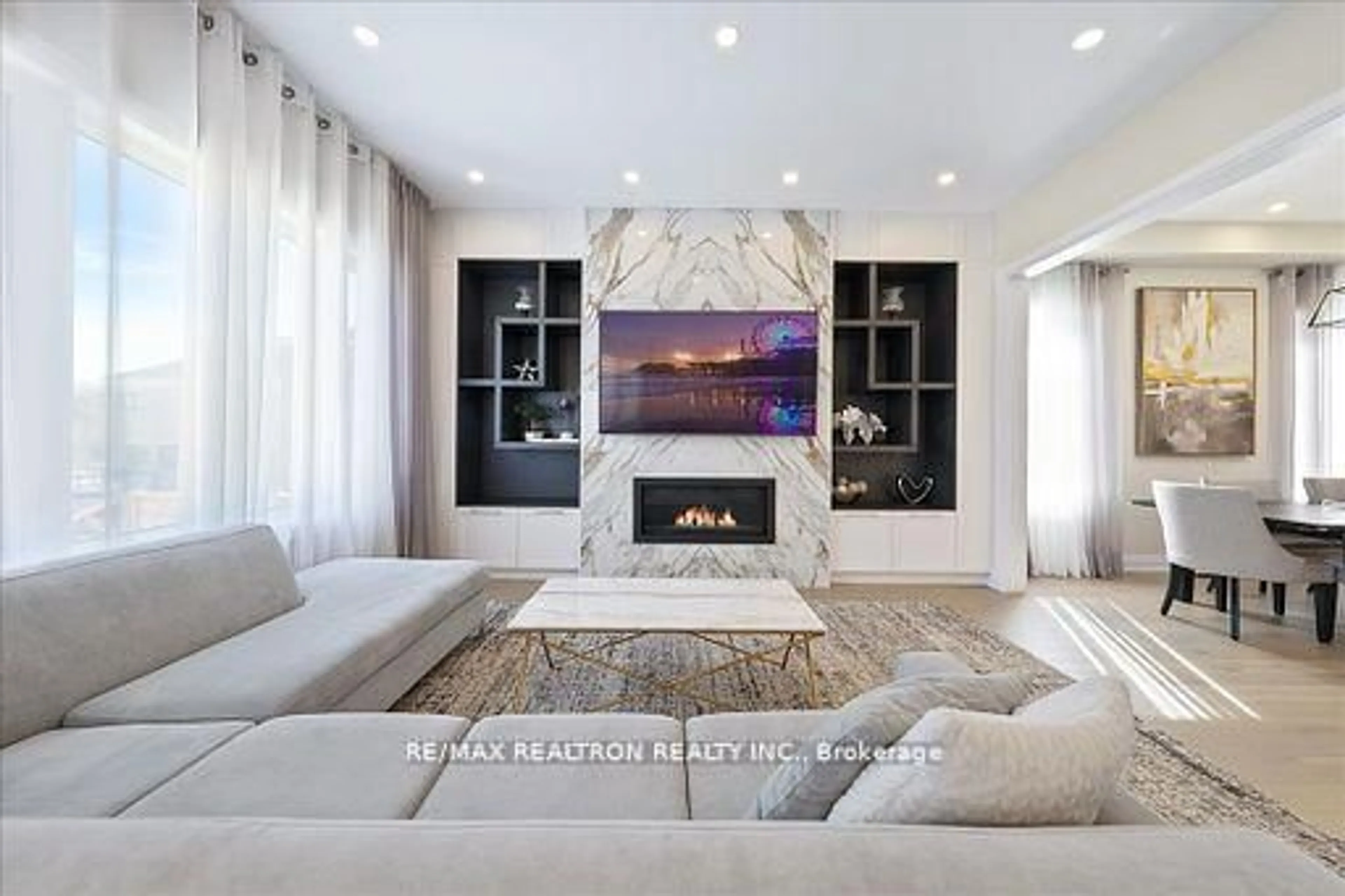 Living room with furniture, unknown for 7 Maple Fields Circ, Aurora Ontario L4G 3X6