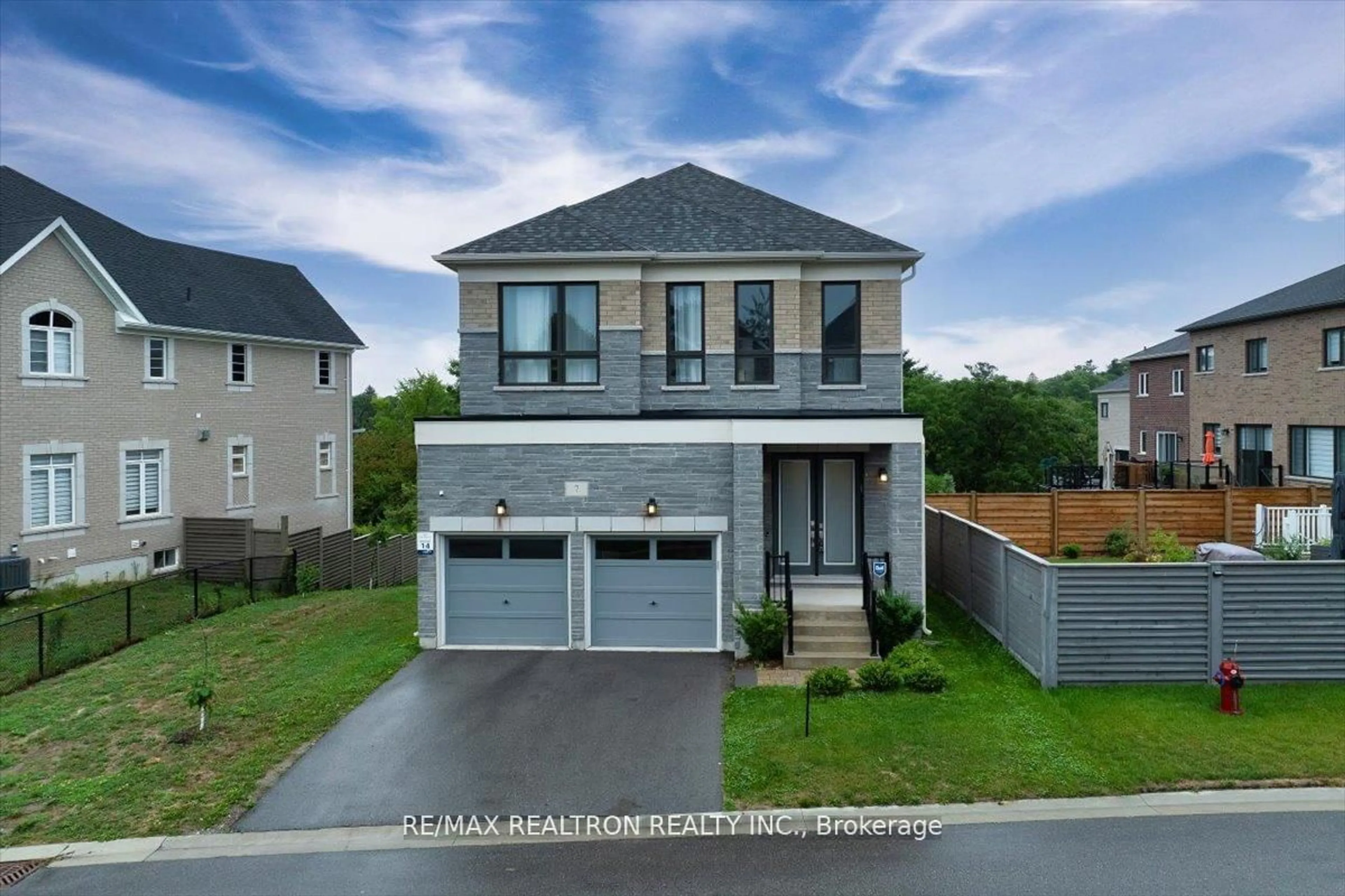 Unknown for 7 Maple Fields Circ, Aurora Ontario L4G 3X6