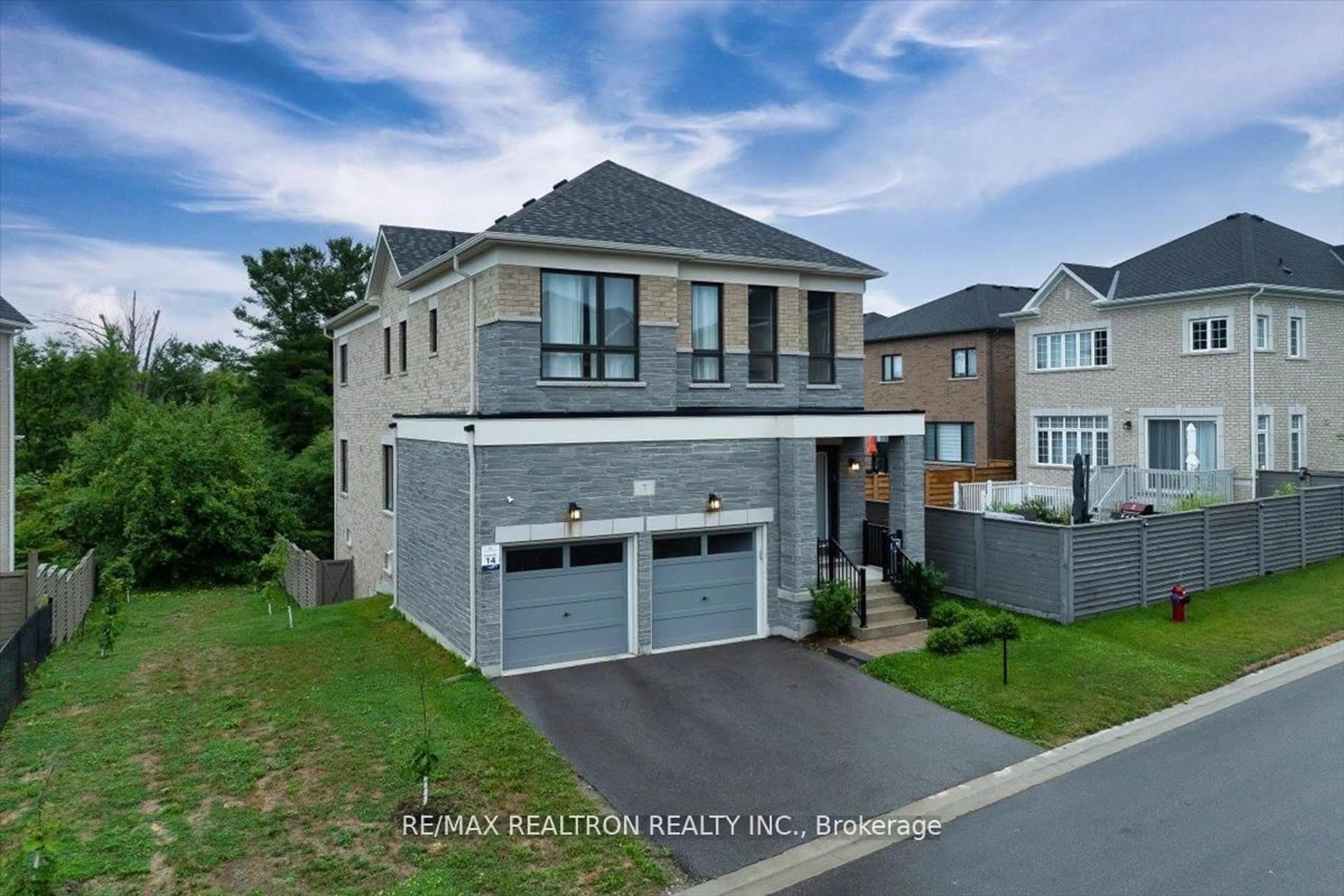 Unknown for 7 Maple Fields Circ, Aurora Ontario L4G 3X6