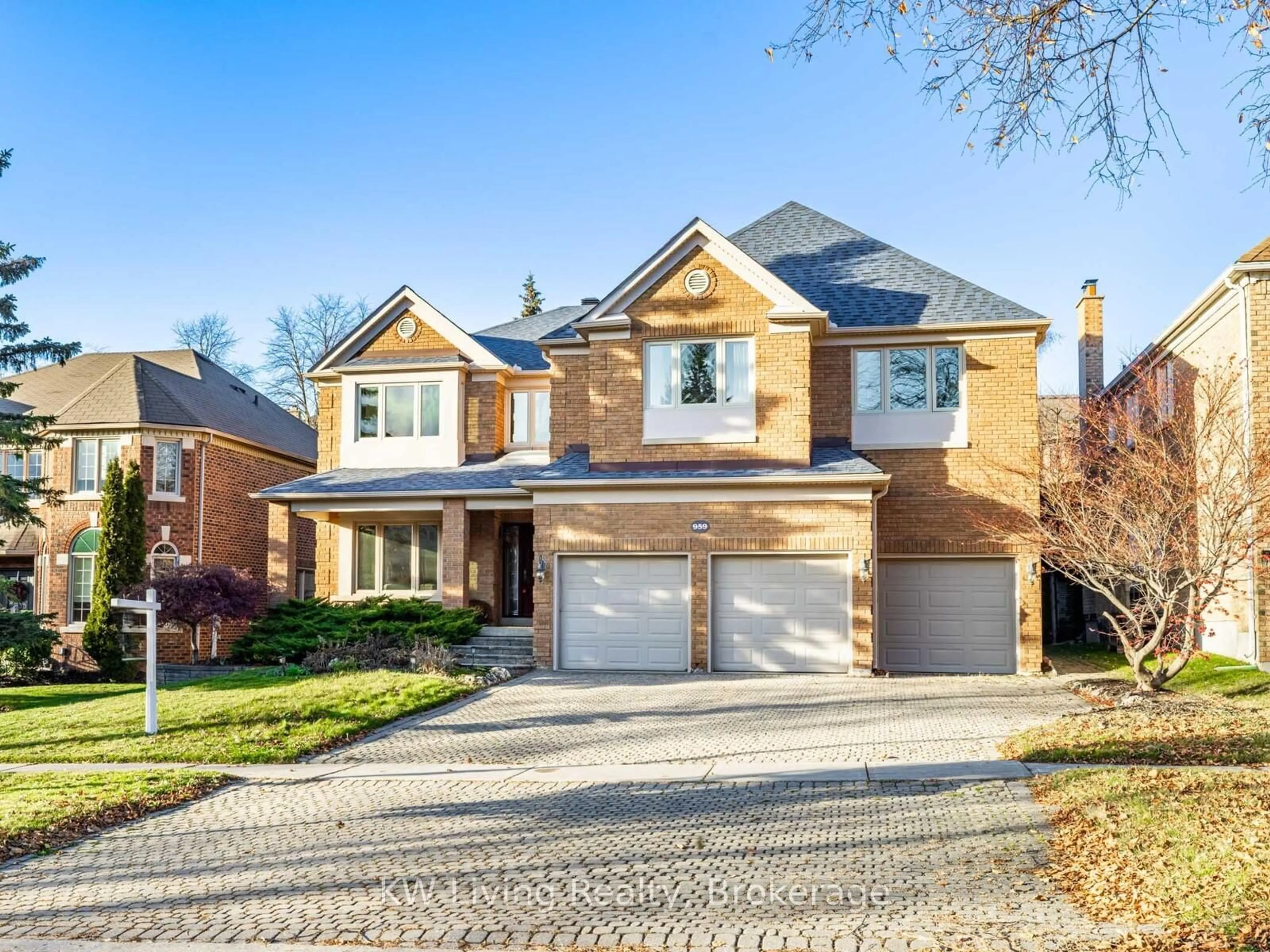 Home with brick exterior material, street for 959 Lockwood Circ, Newmarket Ontario L3X 1M1