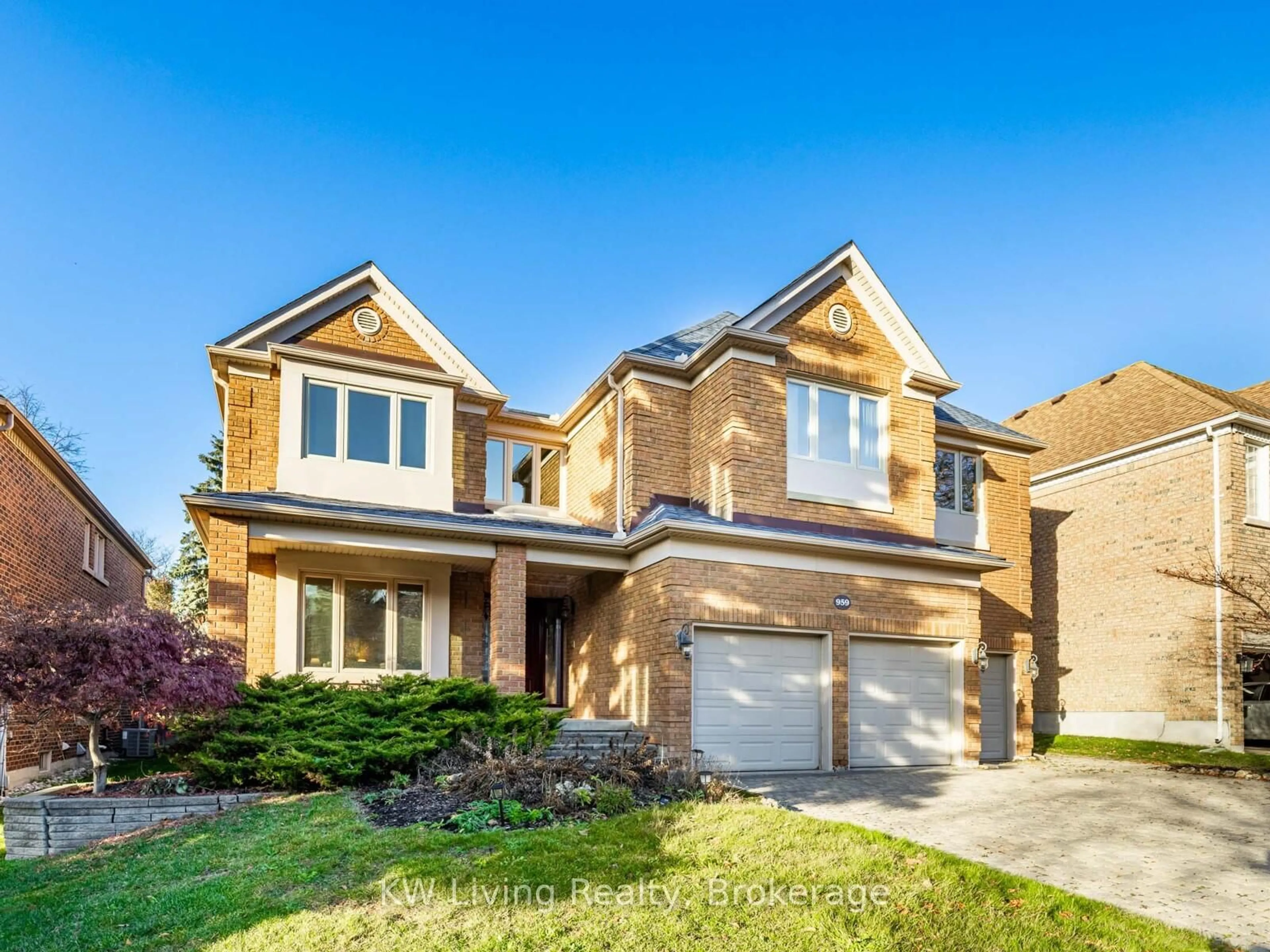 Home with brick exterior material, street for 959 Lockwood Circ, Newmarket Ontario L3X 1M1