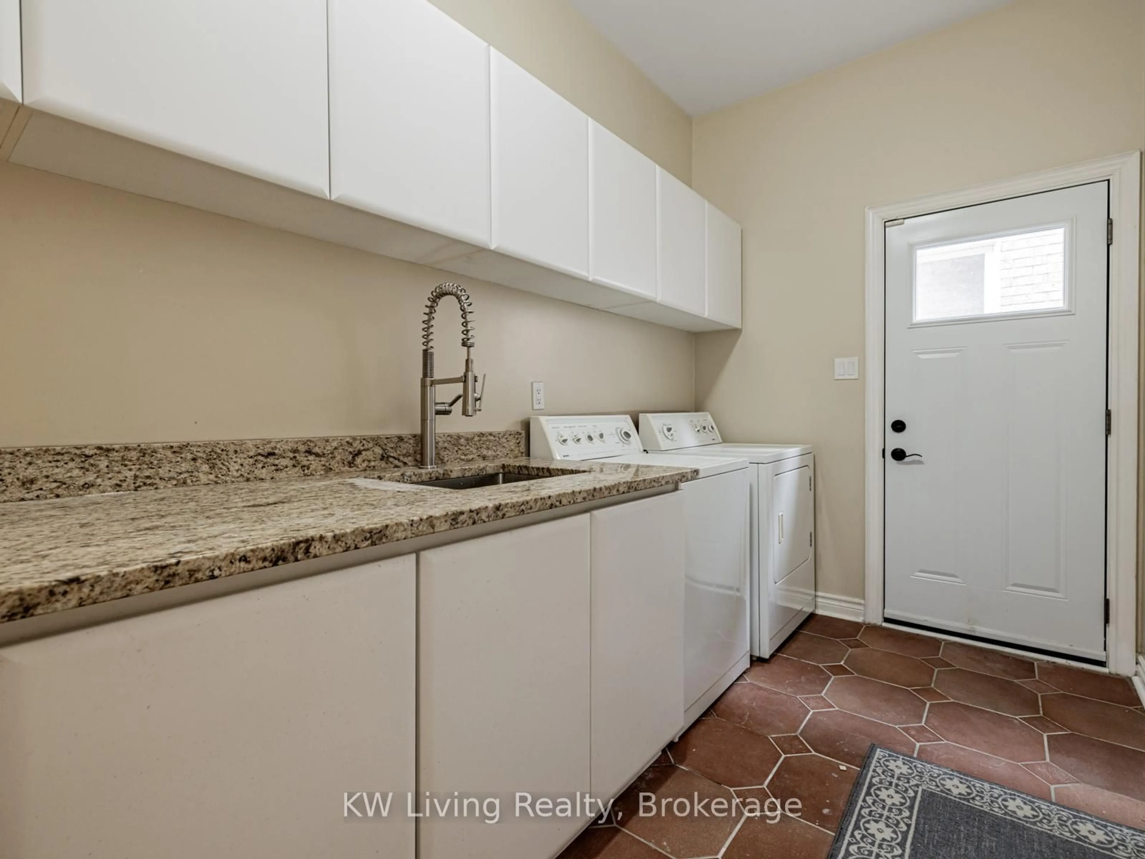 Laundry room for 959 Lockwood Circ, Newmarket Ontario L3X 1M1