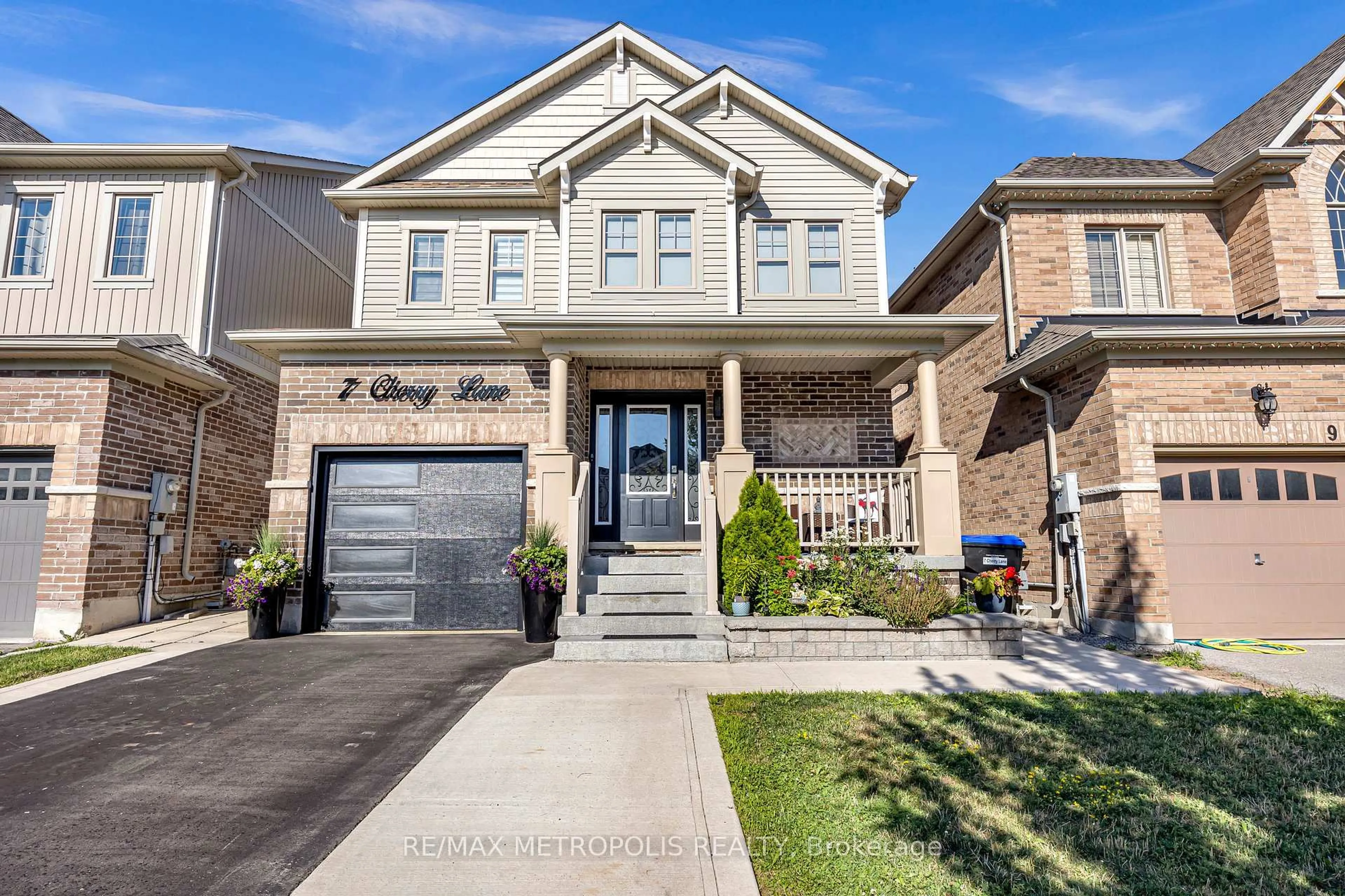 Home with brick exterior material, street for 7 Cherry Lane, New Tecumseth Ontario L9R 0M1