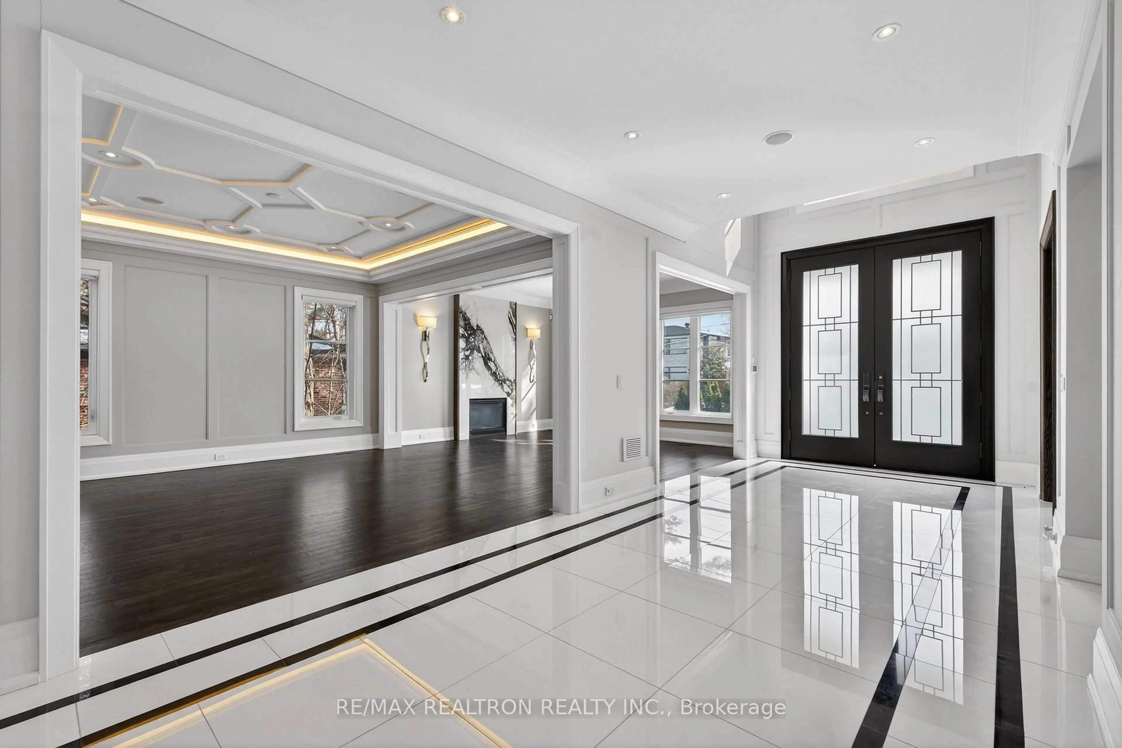 Indoor foyer for 38 Kirk Dr, Markham Ontario L3T 3L1