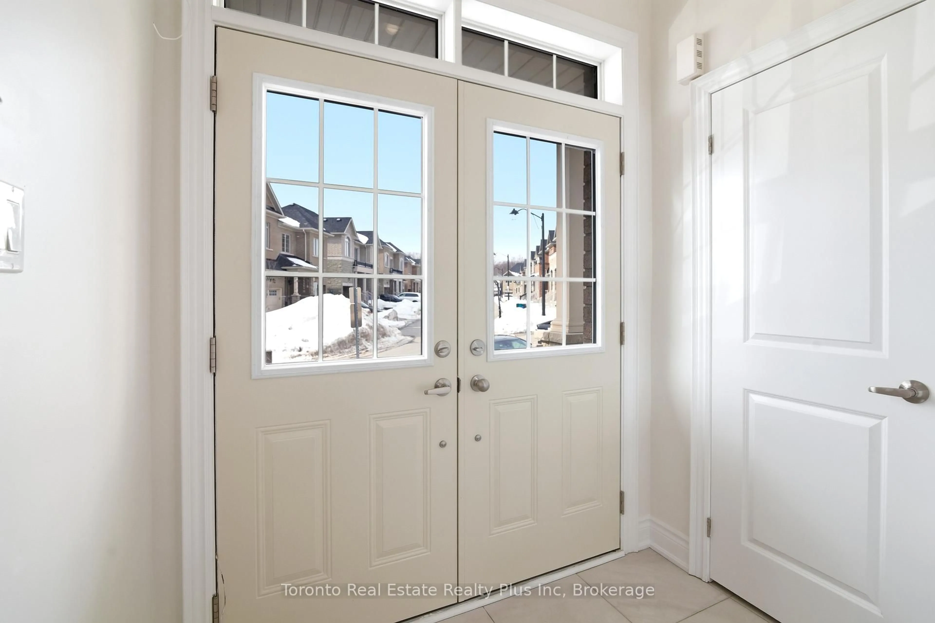 Indoor entryway for 43 Erintol Way, Markham Ontario L3S 3J5