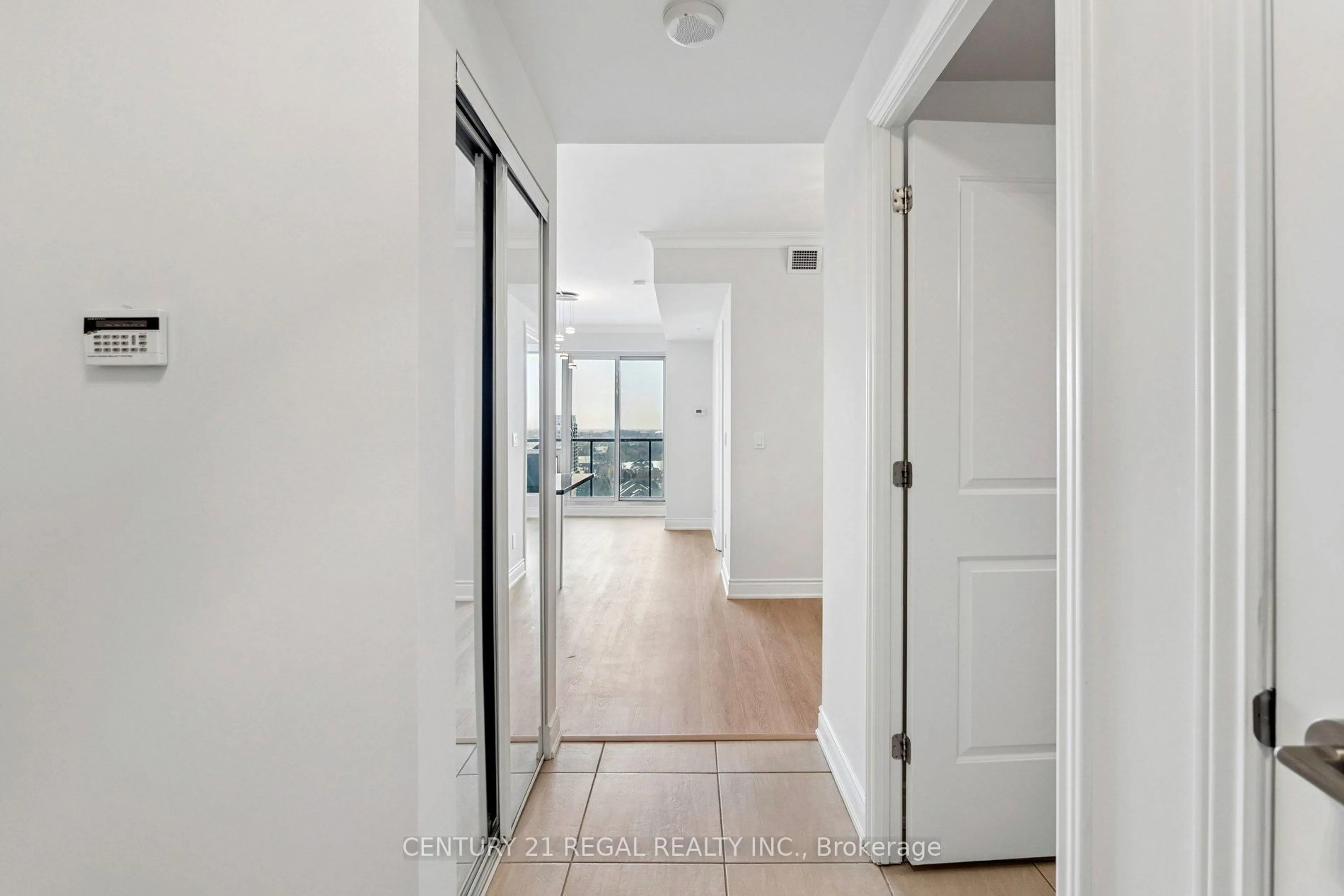 Indoor entryway for 9090 Yonge St #1206B, Richmond Hill Ontario L4C 0Z1
